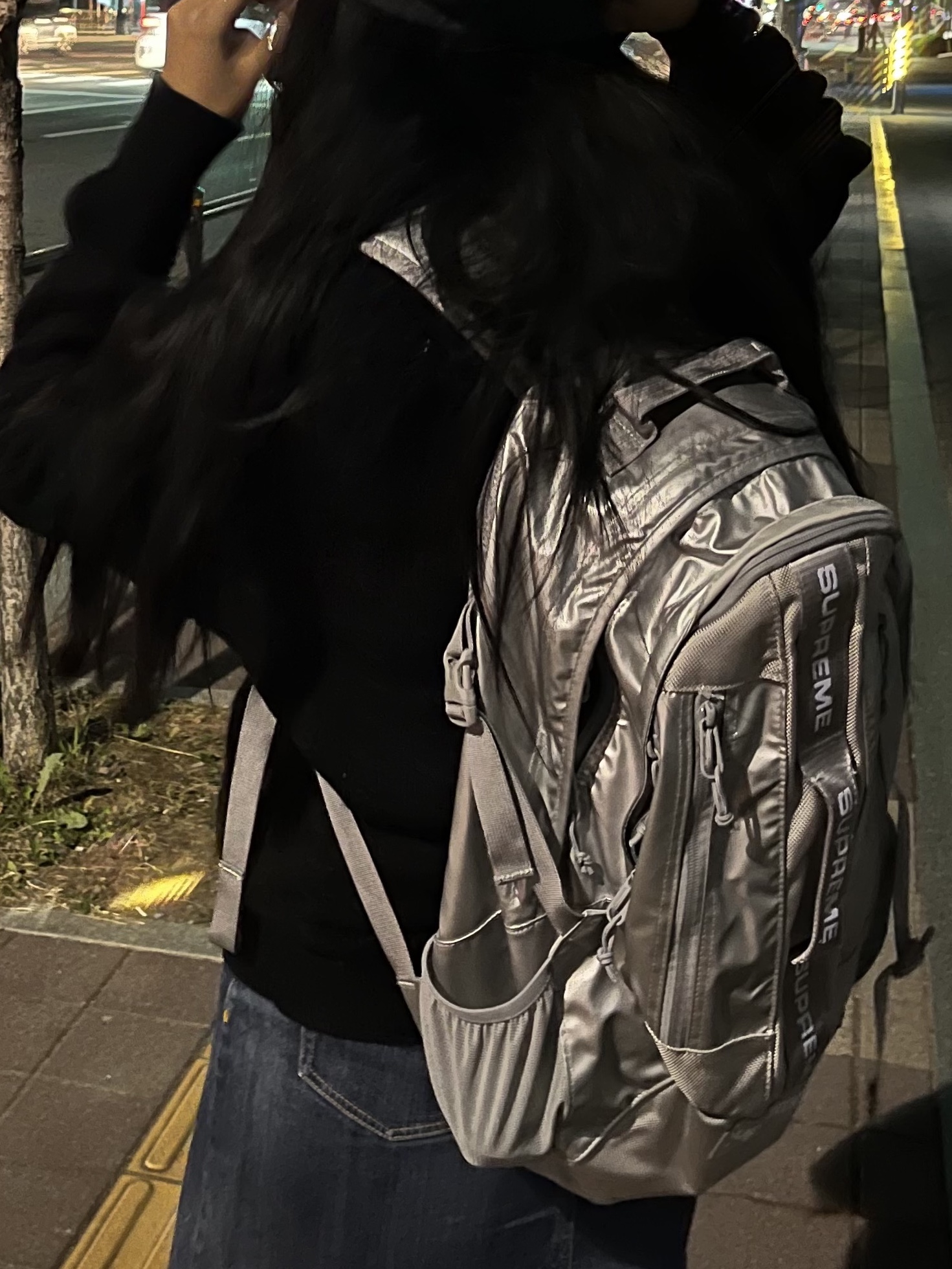 Supreme Backpack Silver - 22FW 착용 스타일 - 2