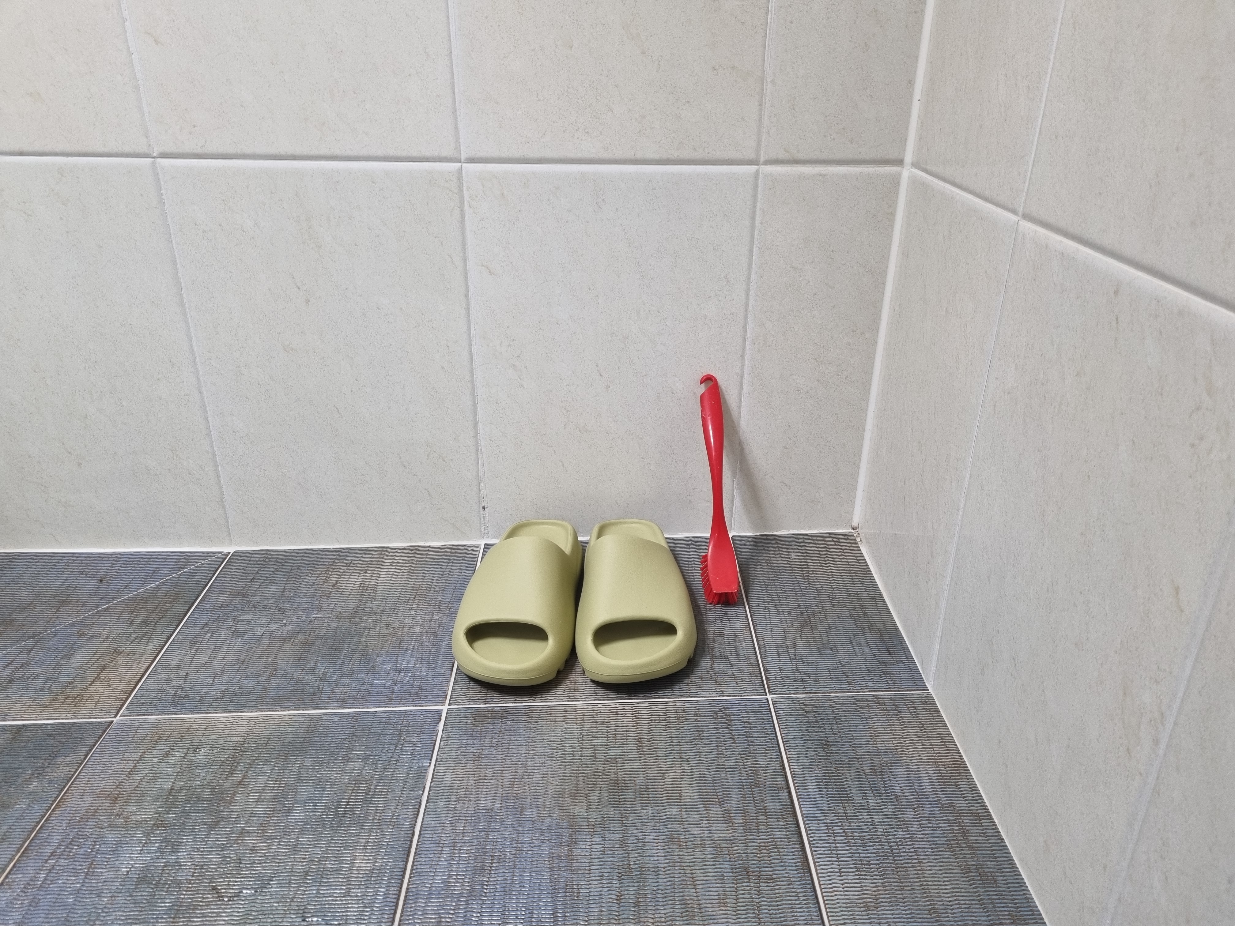 Adidas Yeezy Slide Resin 2022 착용 스타일