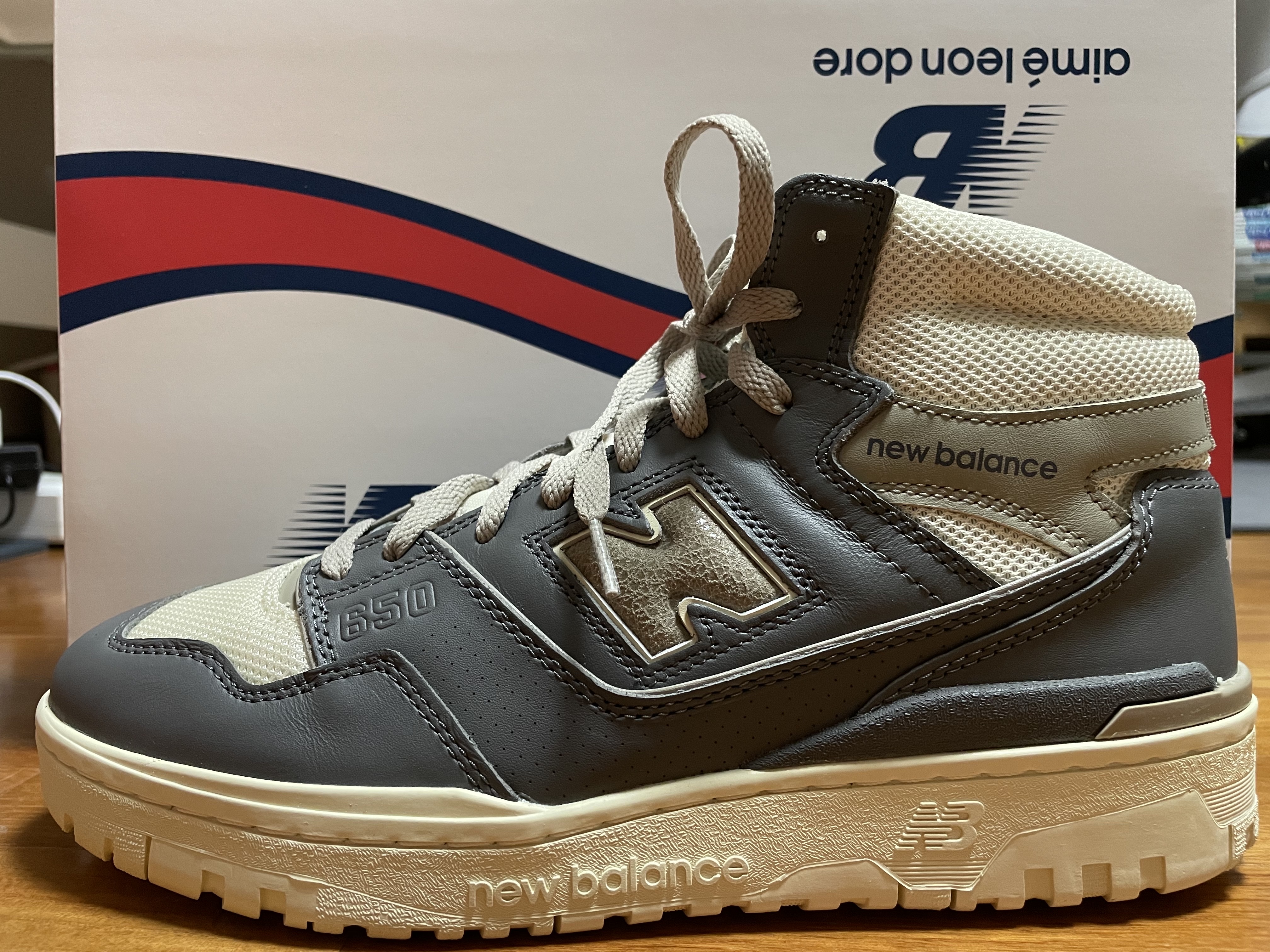 New Balance x Aime Leon Dore 650R Dark Grey 착용 스타일 - 1