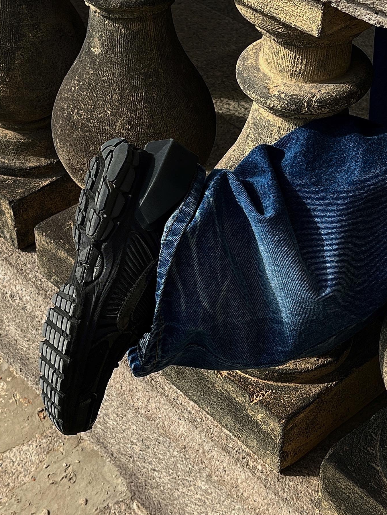 Nike x A-Cold-Wall Zoom Vomero 5 Black 착용 스타일 - 4