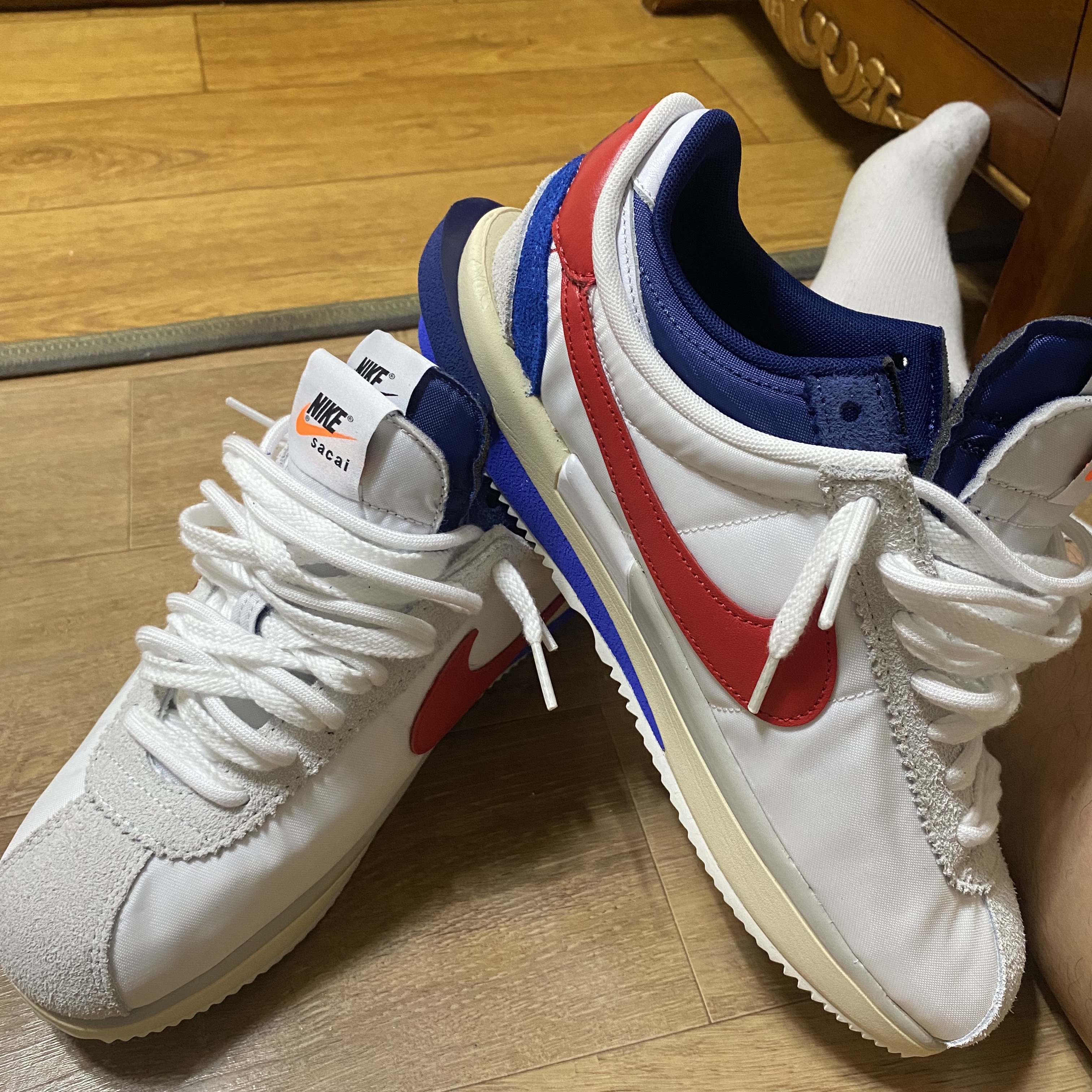 Nike x Sacai Zoom Cortez SP White and University Red 착용 스타일