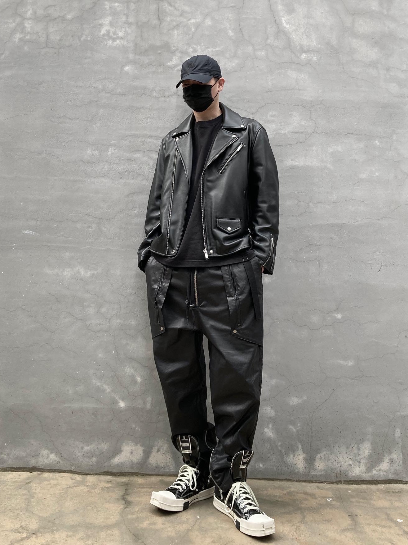 Converse x Drkshdw Turbodrk Chuck 70 Hi Black Lacquered Denim 착용 스타일 - 4