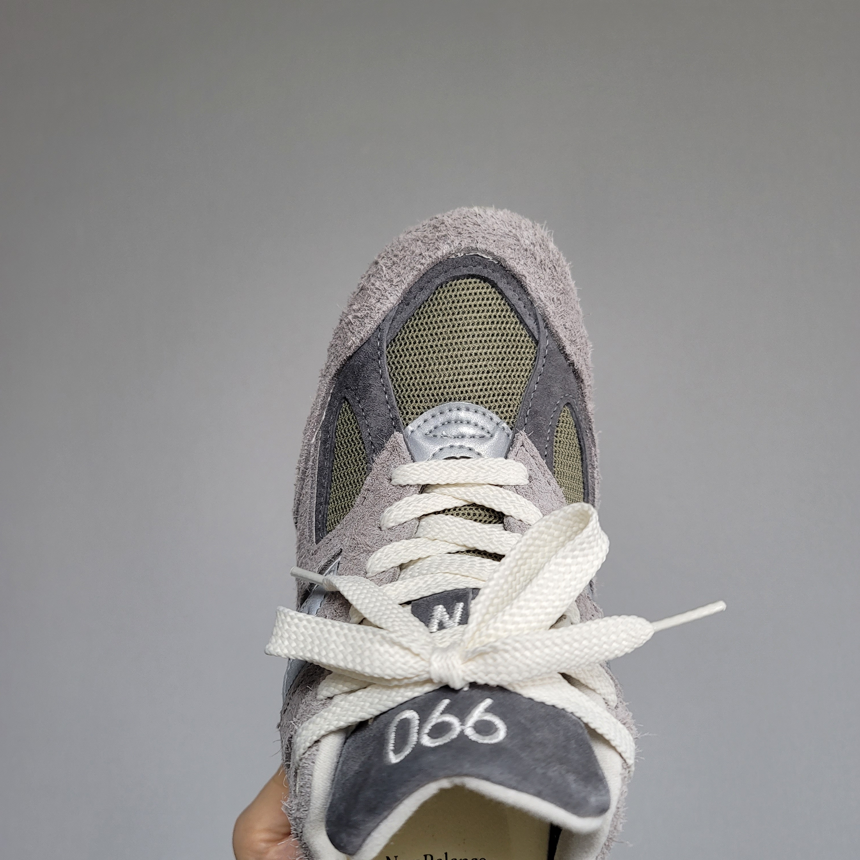 New Balance 990v2 Made in USA Marblehead Incense 착용 스타일 - 3
