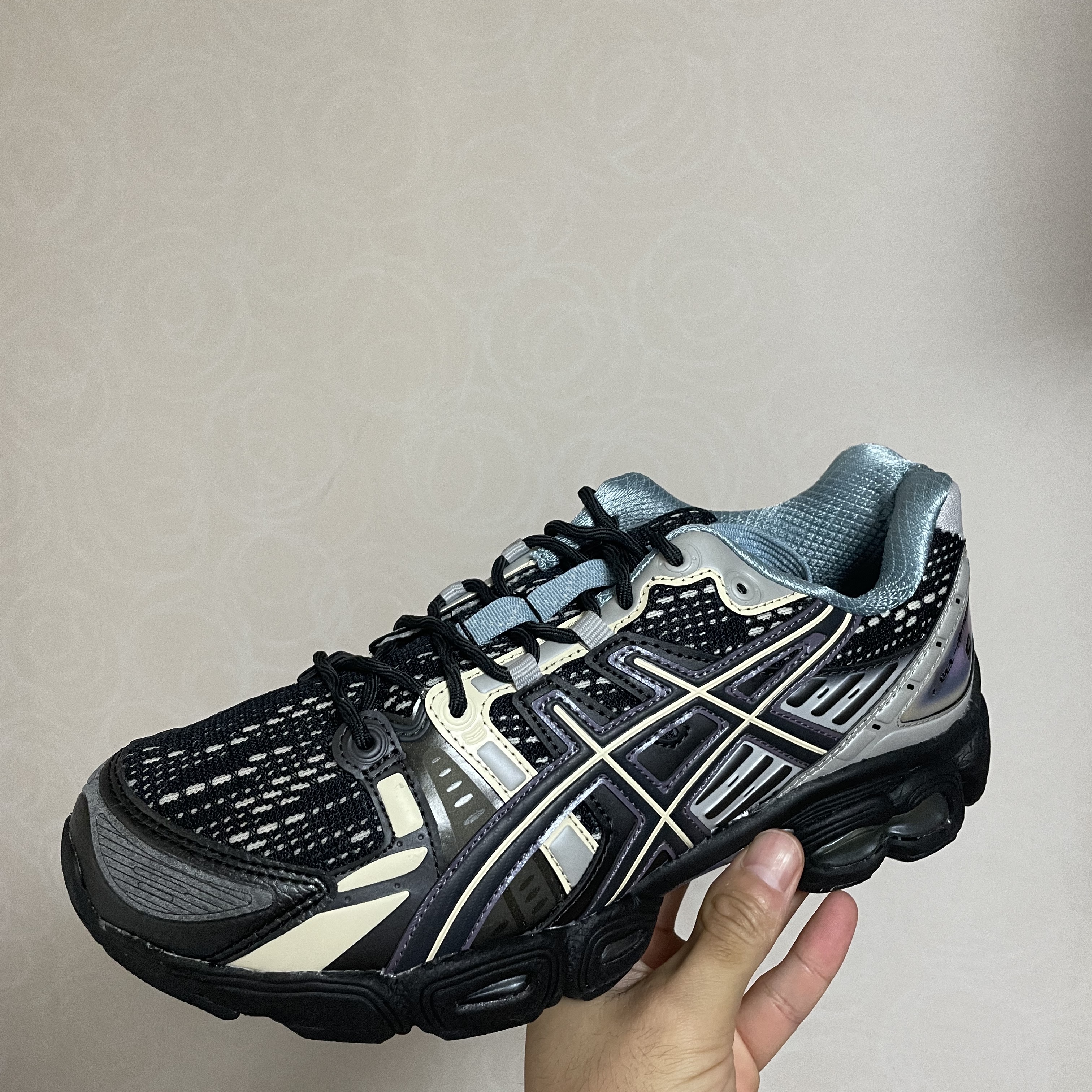 Asics UB5-S Gel-Nimbus 9 Black Gunmetal 착용 스타일 - 1
