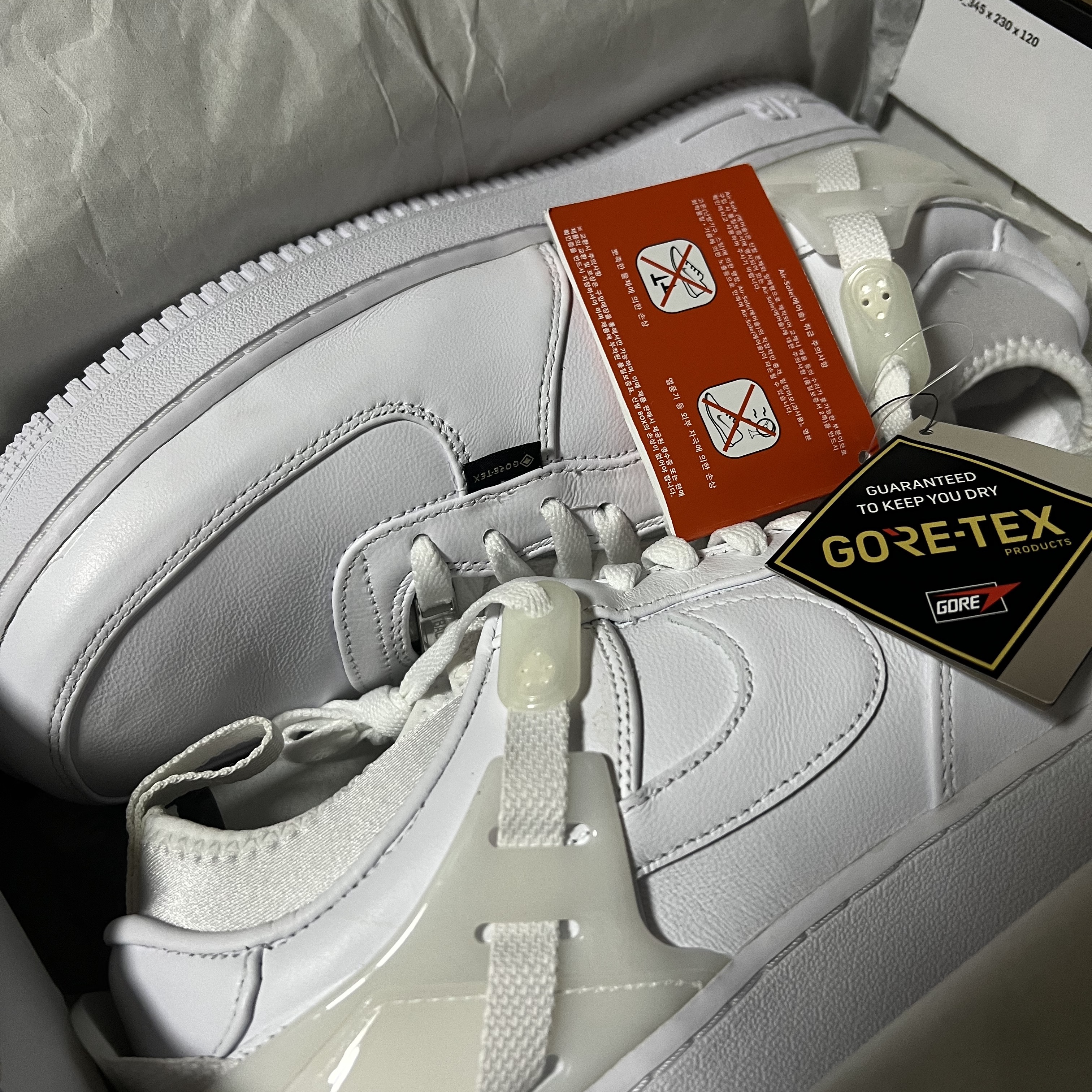Nike x Undercover Air Force 1 Low SP White, Nike Air Force 1 '07 PRM 40th Anniversary Join Forces White 착용 스타일 - 1