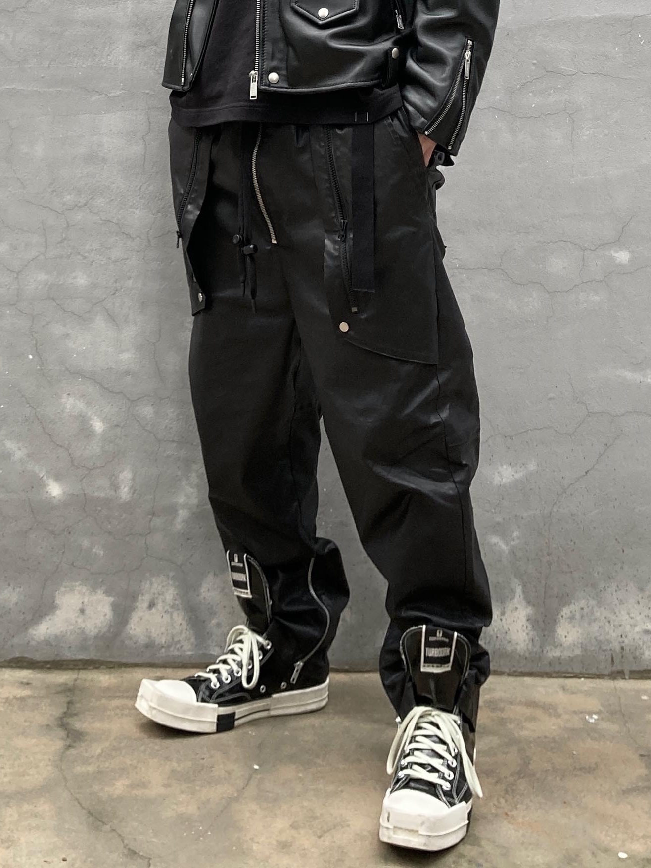 Converse x Drkshdw Turbodrk Chuck 70 Hi Black Lacquered Denim 착용 스타일 - 2