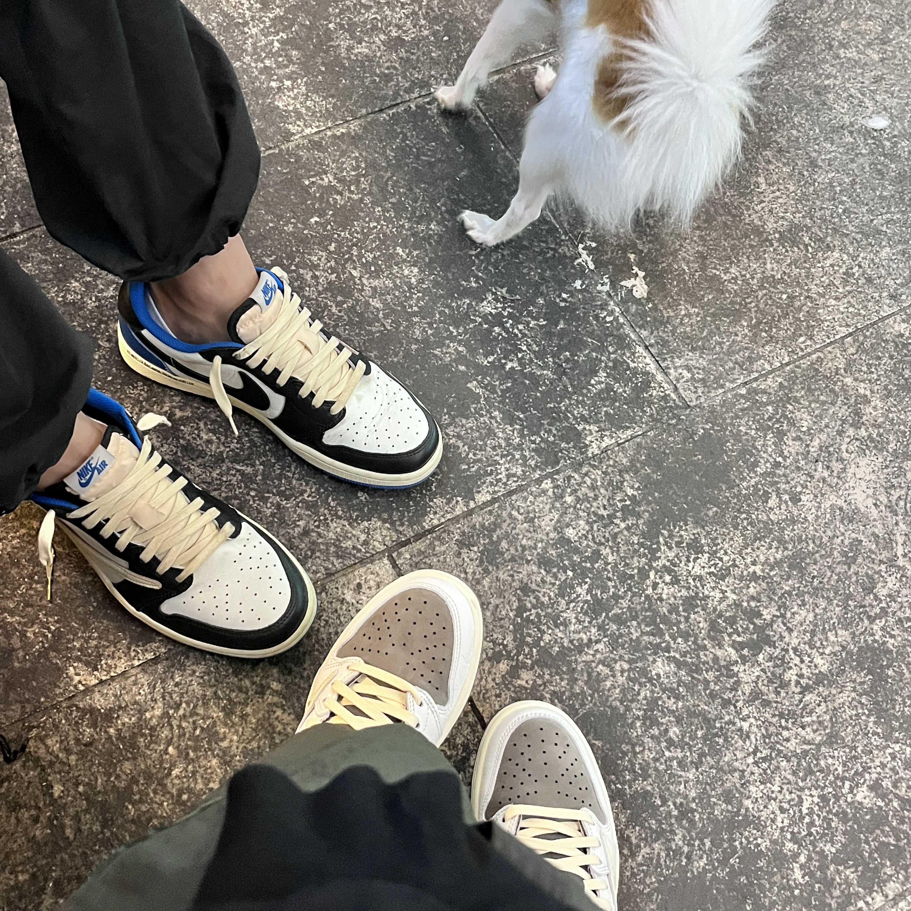 Jordan 1 x Travis Scott Retro Low OG SP Sail and Ridgerock, IAB Studio Hoodie Black White 착용 스타일 - 2