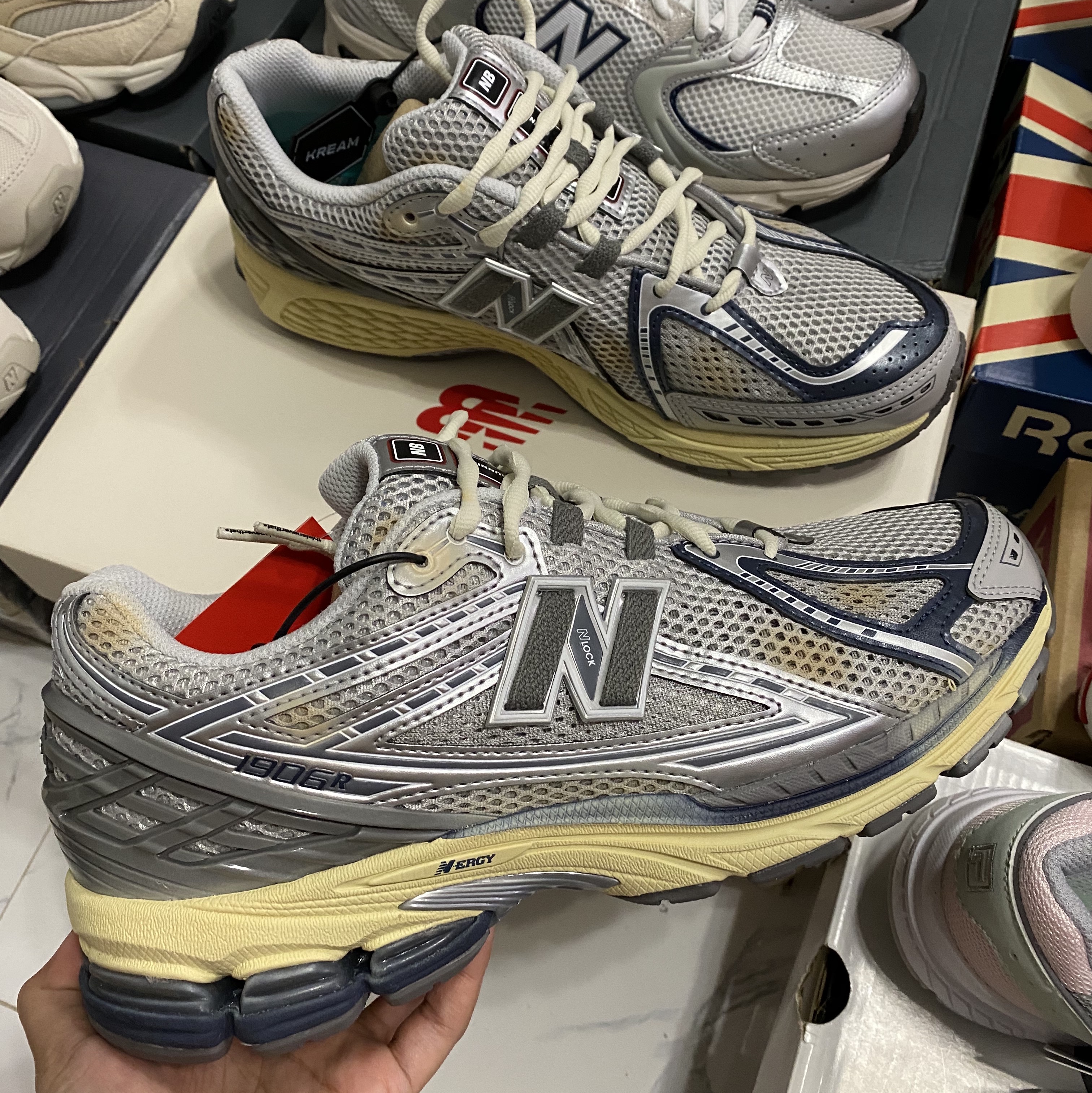 New Balance x Thisisneverthat 1906R 2022 Downtown Run 착용 스타일 - 1
