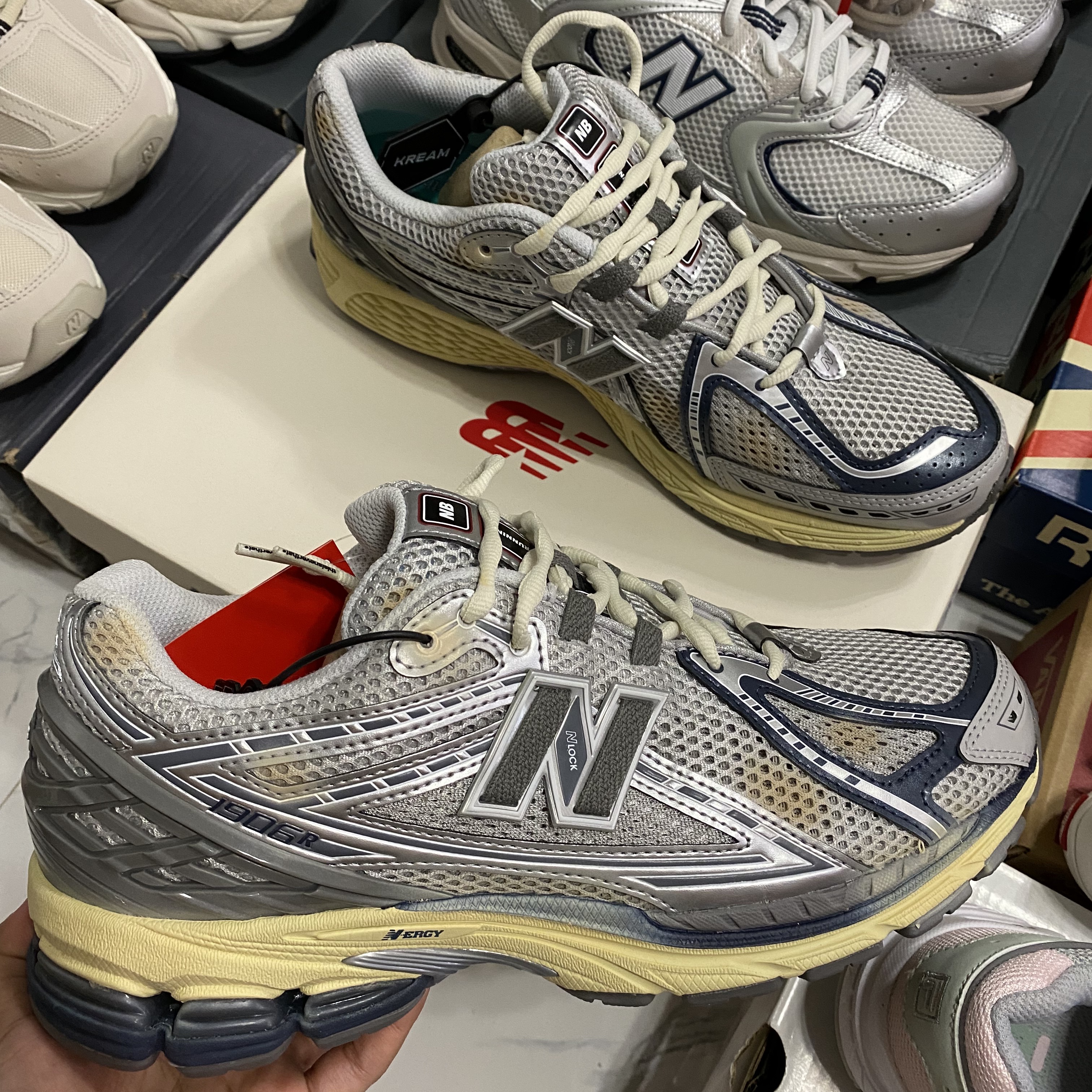 New Balance x Thisisneverthat 1906R 2022 Downtown Run 착용 스타일 - 2