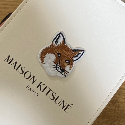Maison Kitsune x Laneige Crossbody Bag 착용 스타일 - 2
