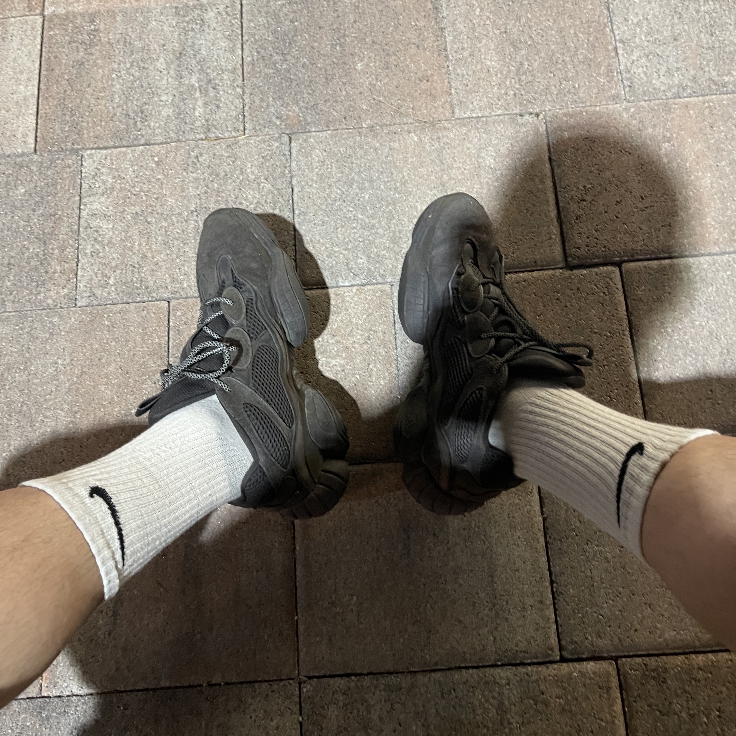 Adidas Yeezy 500 Utility Black 2018/2020 착용 스타일 - 2