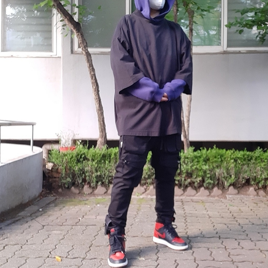 Yeezy Gap Engineered By Balenciaga Dove 3/4 Sleeve T-Shirt Black, Jordan 1 Retro High OG Bred Banned 2016 착용 스타일