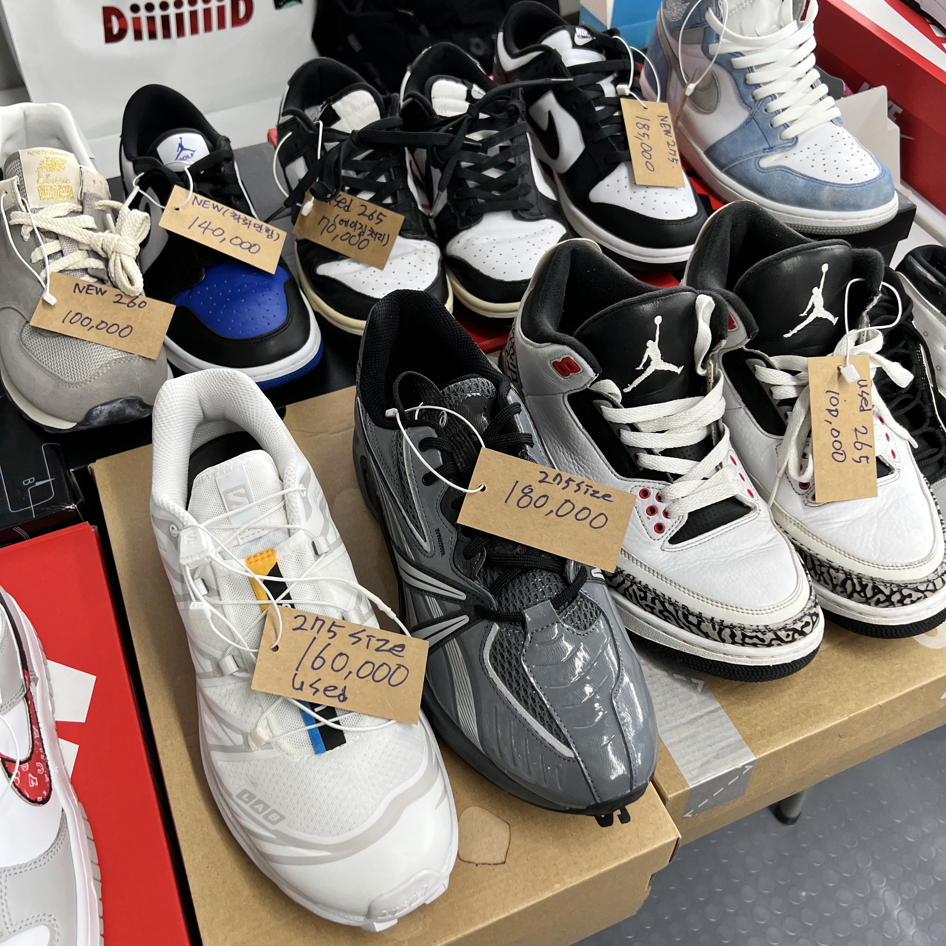 Jordan 1 x Travis Scott Retro Low OG SP Sail and Ridgerock 착용 스타일 - 4