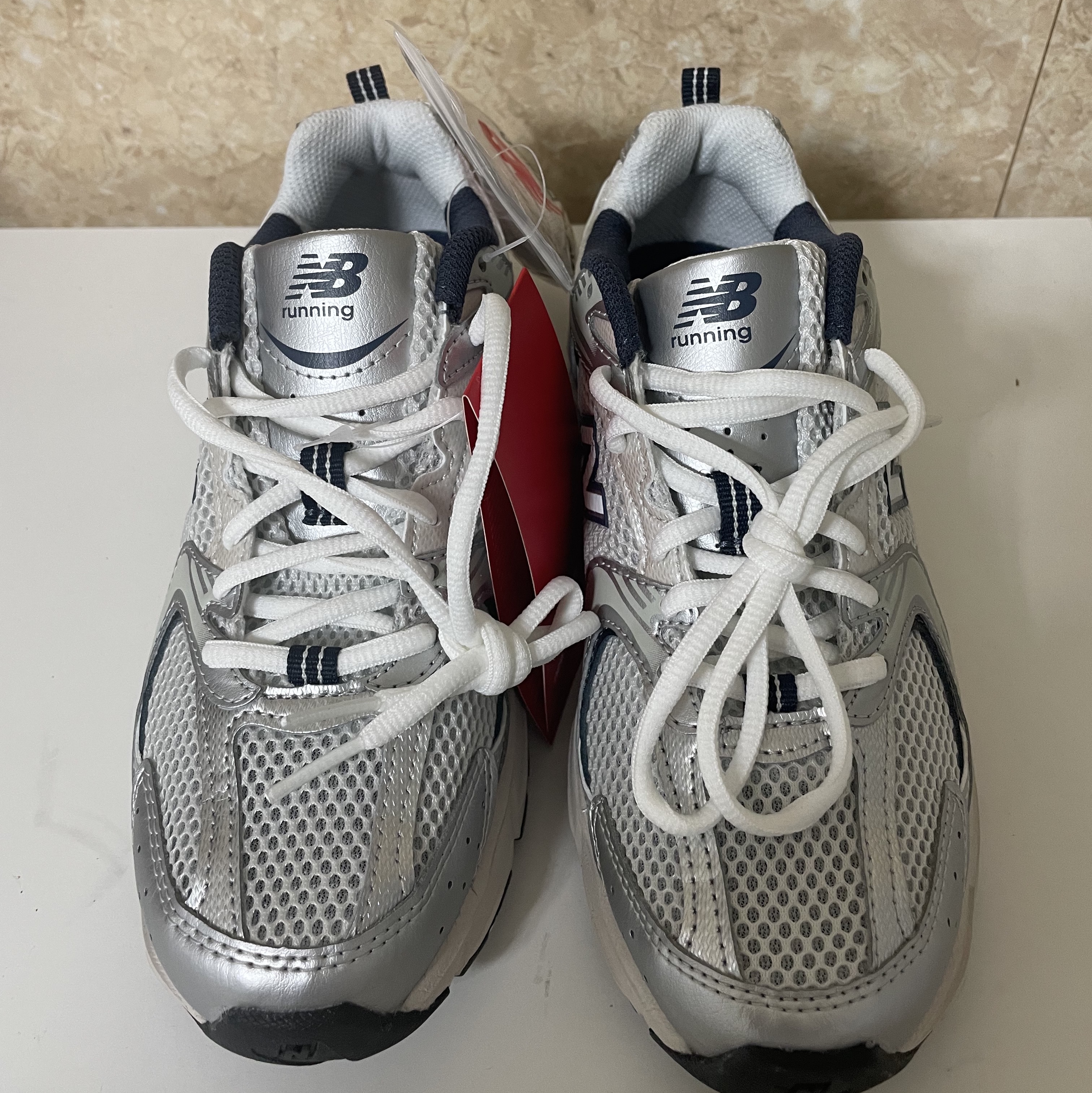 New Balance 530 Steel Grey 착용 스타일 - 2