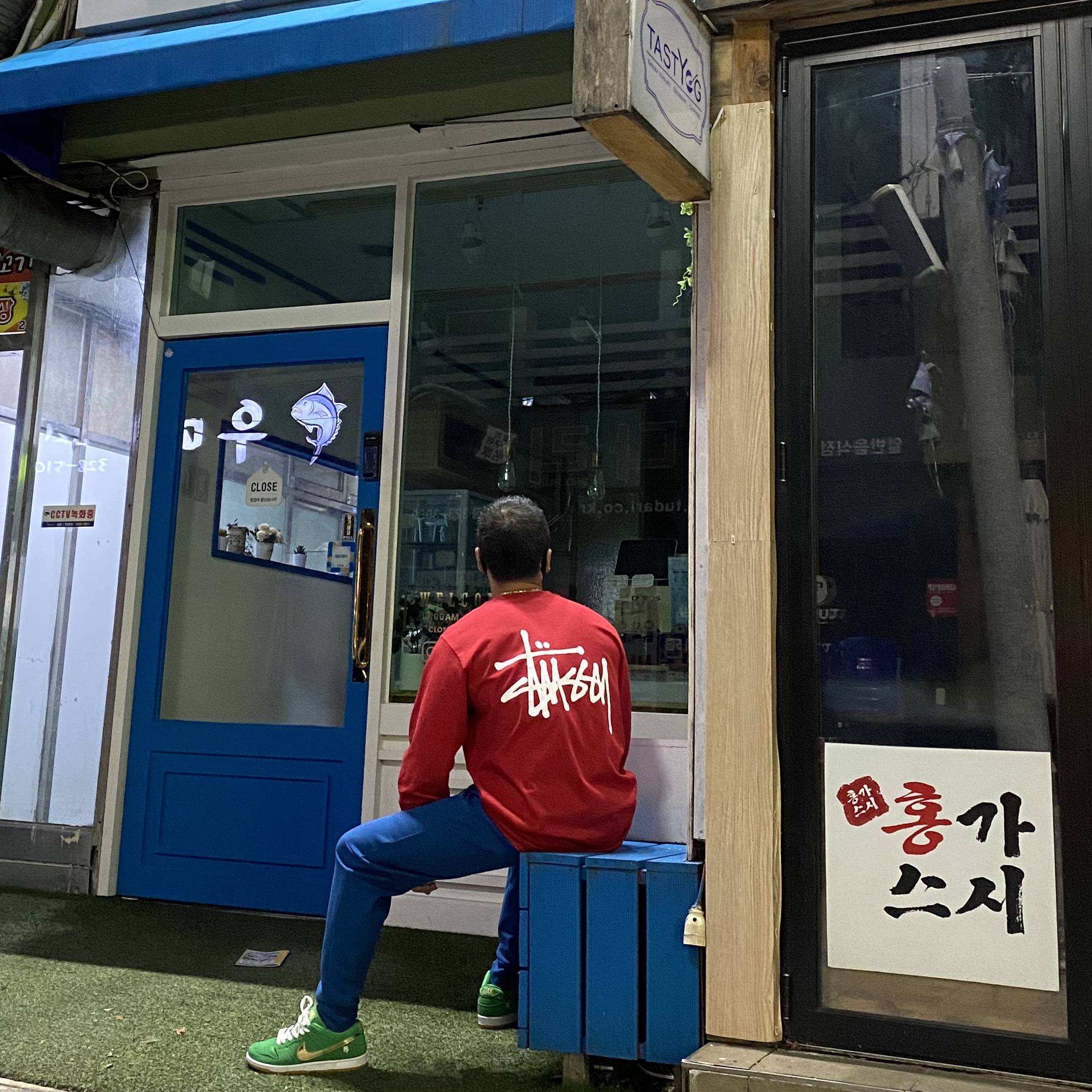 Stussy Basic Stussy LS T-Shirt Red 2022, Nike SB Dunk Low Pro Shamrock 착용 스타일