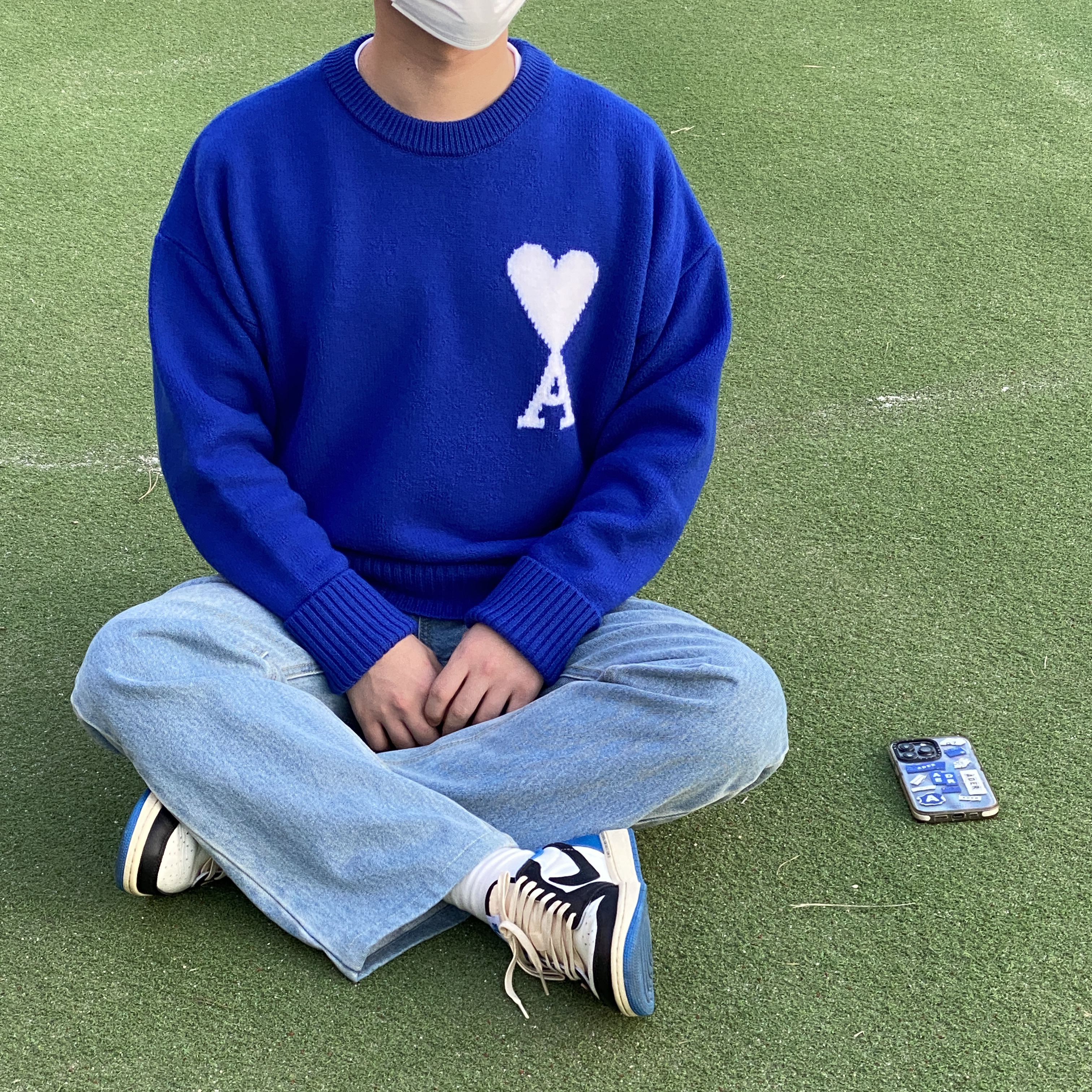 AMI de Coeur Oversize Intarsia Sweater Royal Blue - 21FW, Jordan 1 x Travis Scott x Fragment Retro Low OG SP Military Blue 착용 스타일