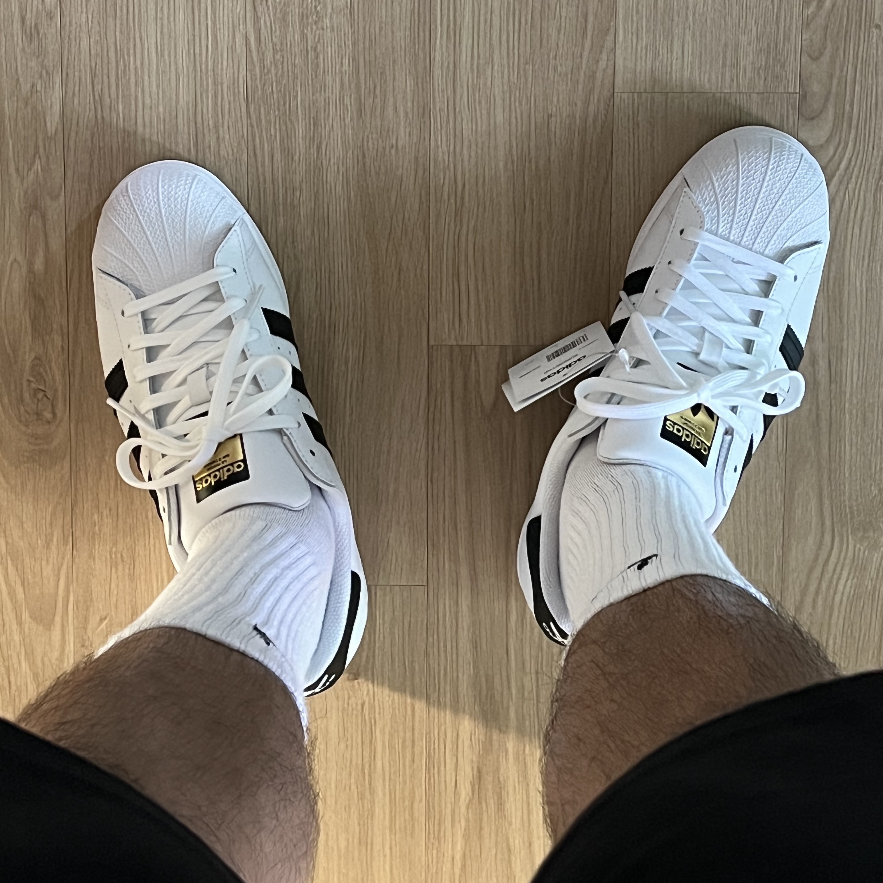 Adidas Superstar White Black 착용 스타일 - 2