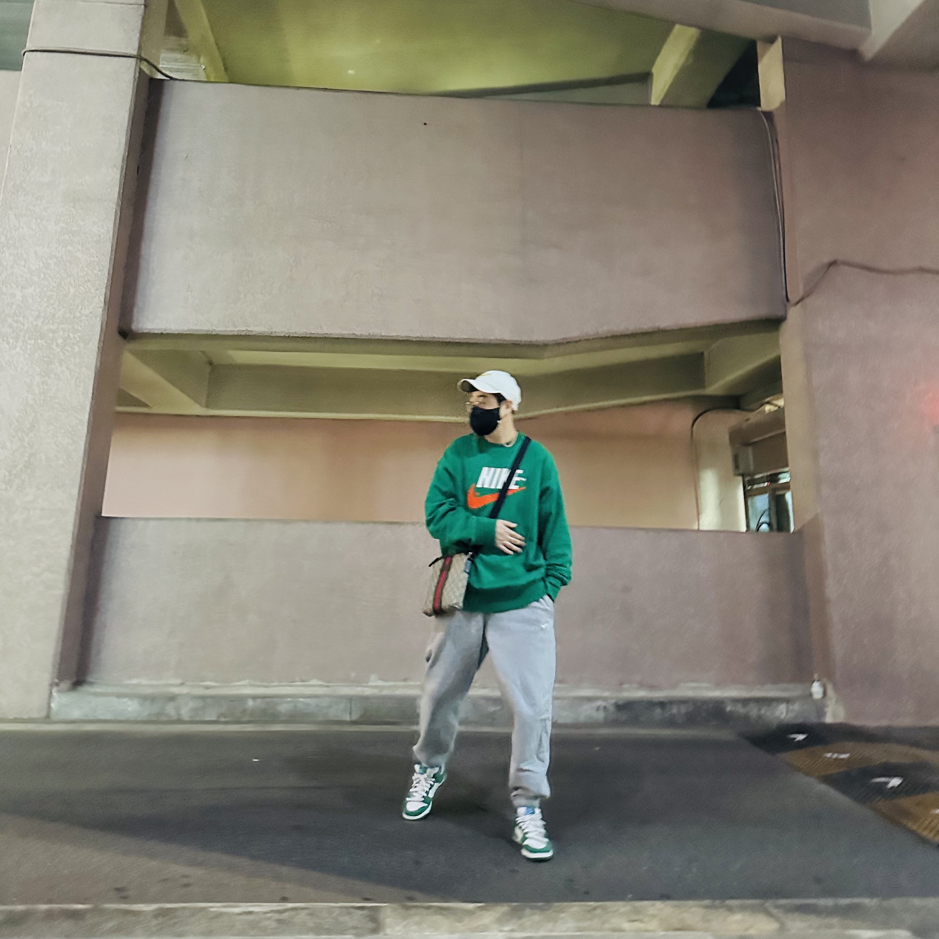 Nike NRG Solo Swoosh Fleece Pants Dark Grey Heather - Asia, (W) Nike Dunk Low Disrupt 2 Phantom University Blue 착용 스타일 - 3