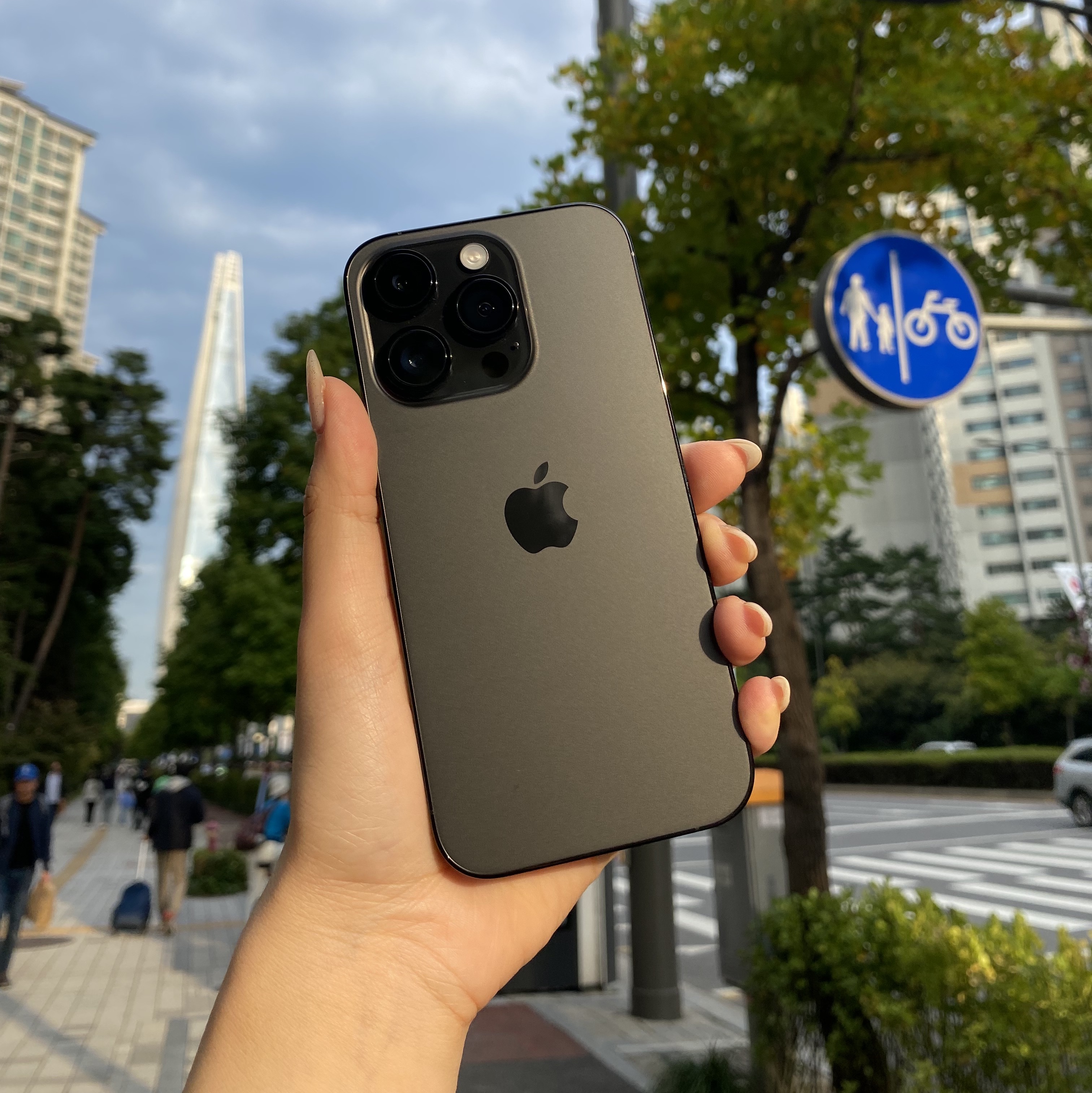 Apple iPhone 14 Pro 256GB Space Black (Korean Ver.) 착용 스타일