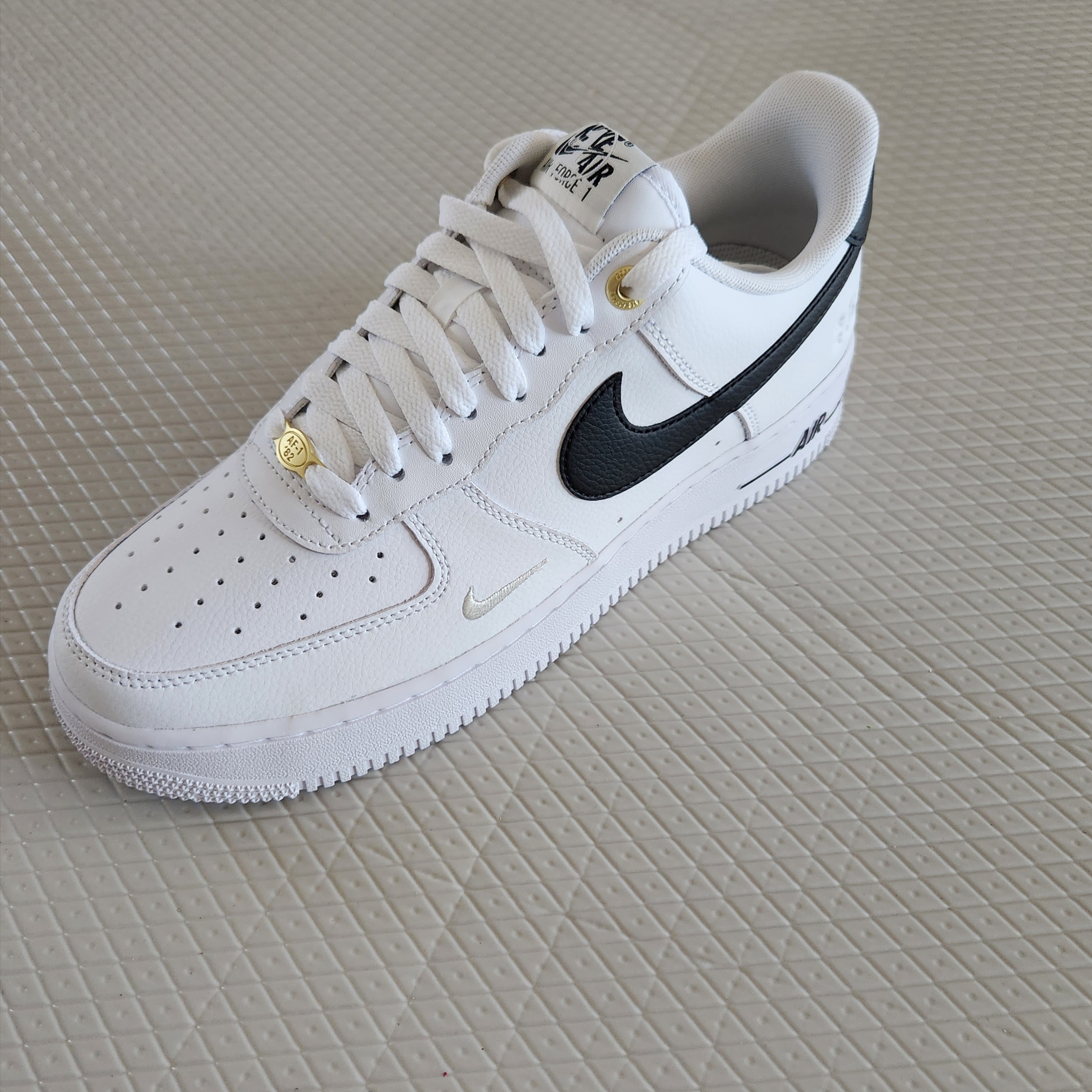 Nike Air Force 1 '07 LV8 40th Anniversary Join Forces White Black 착용 스타일
