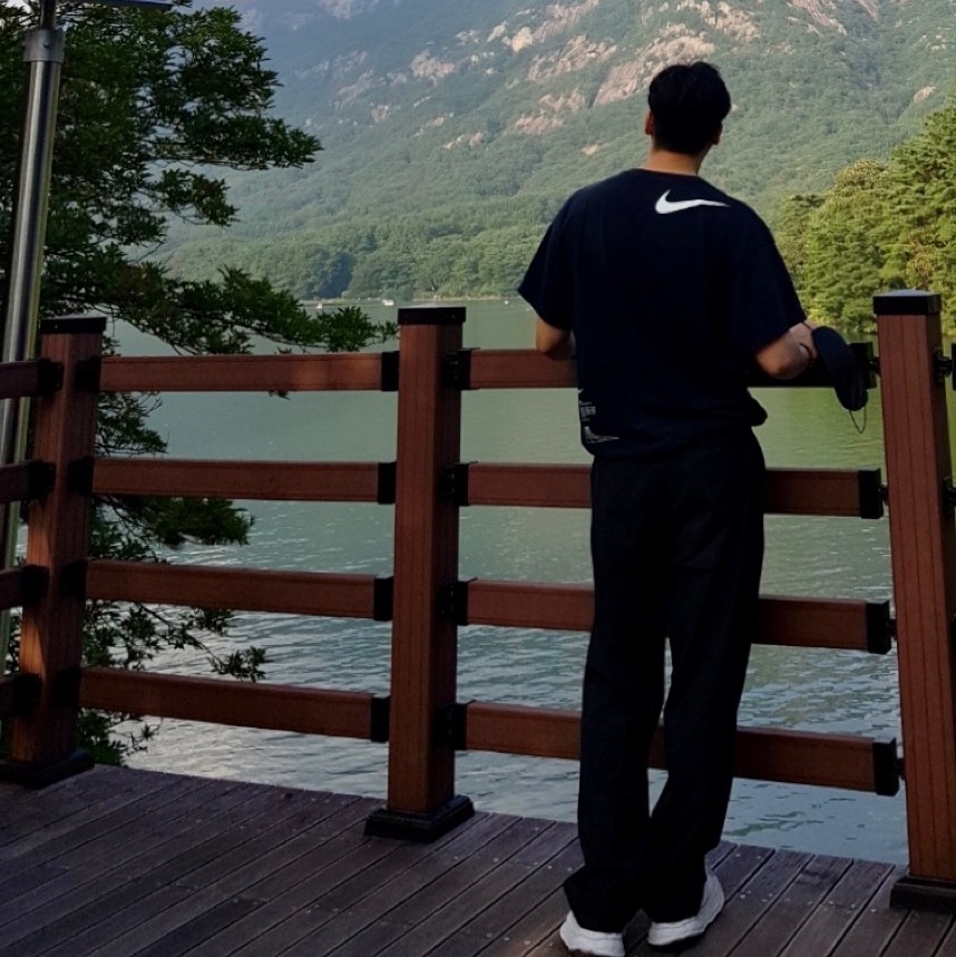 Nike x Matthew M Williams NRG SE S/S T-Shirt Black, Maison Mihara Yasuhiro Blakey OG Sole Leather Low-top Sneakers White 착용 스타일