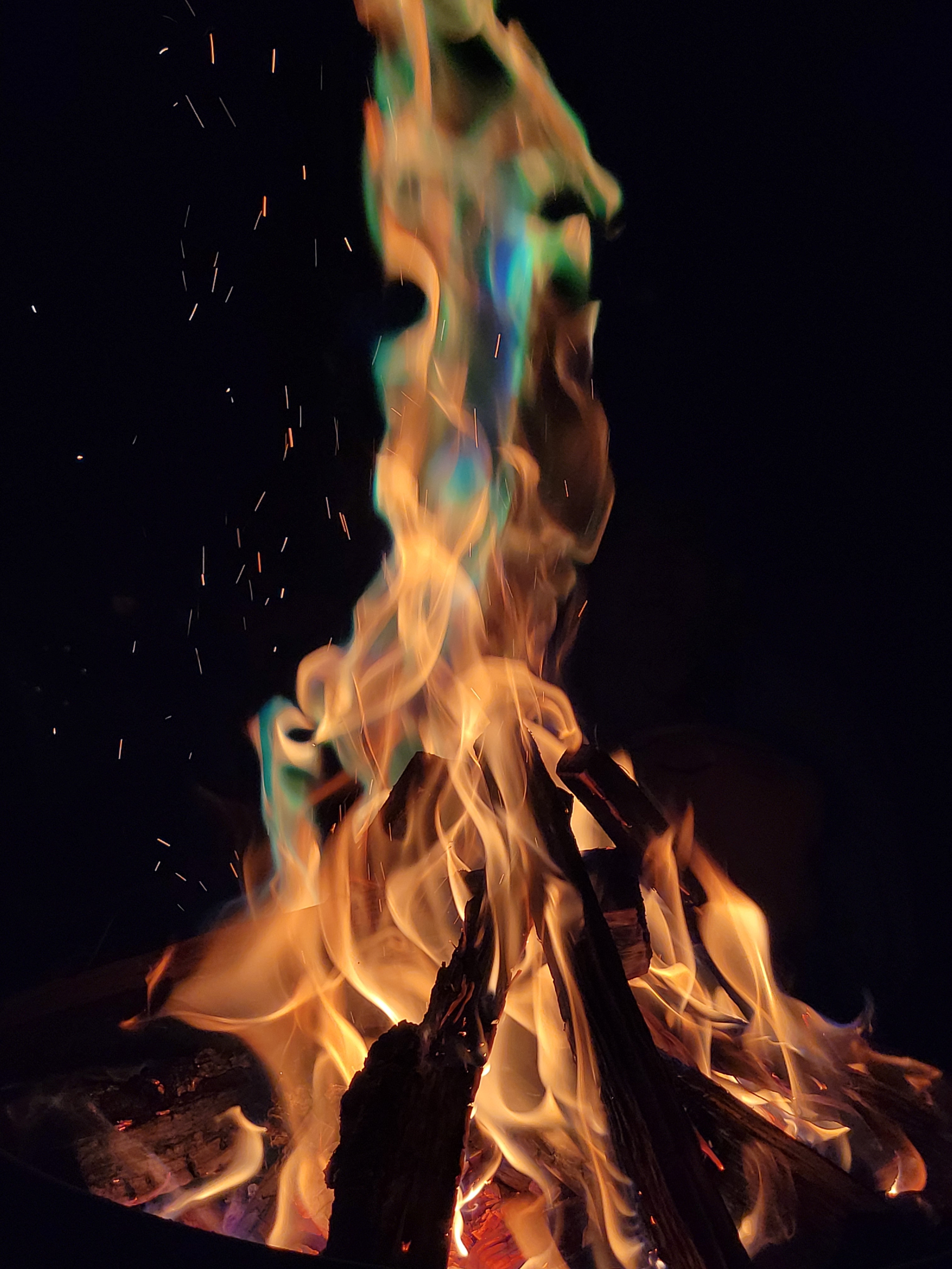 Supreme Lawn Chair Red - 20SS, Supreme Hanes Tagless T-Shirt White (3 Pack) 착용 스타일 - 1