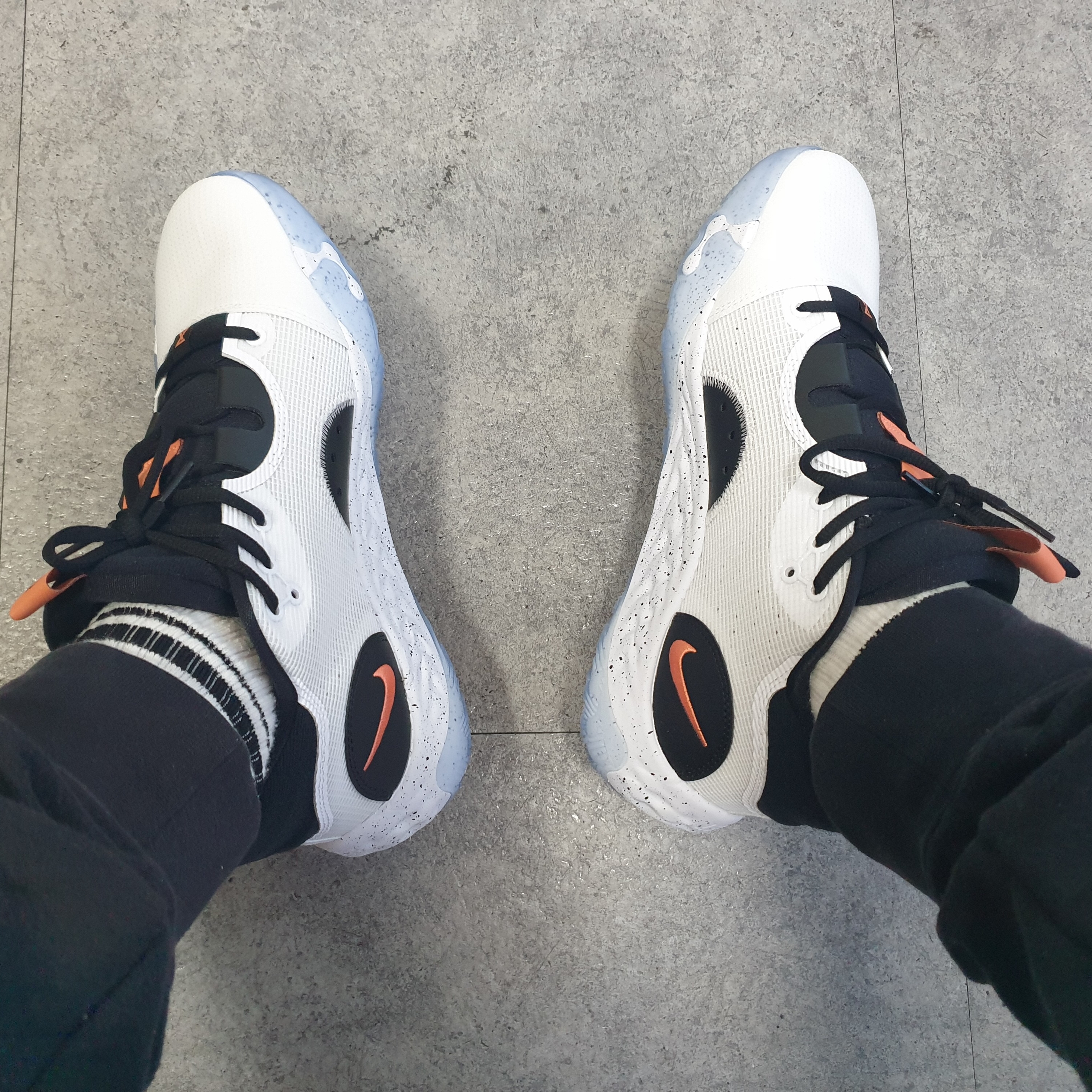 Nike PG 6 EP Fluoro 착용 스타일 - 4