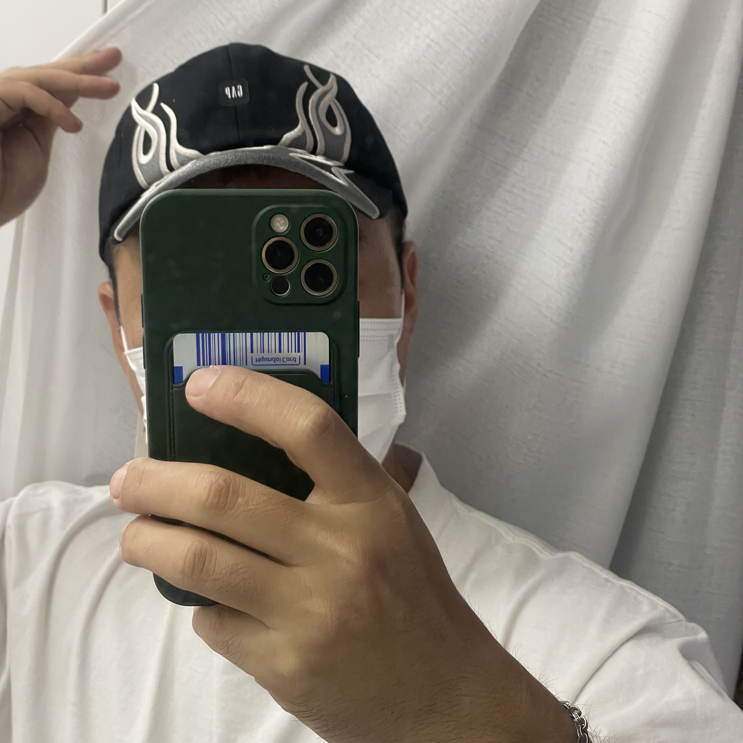 Yeezy Gap Engineered By Balenciaga Flame Cap Black 착용 스타일