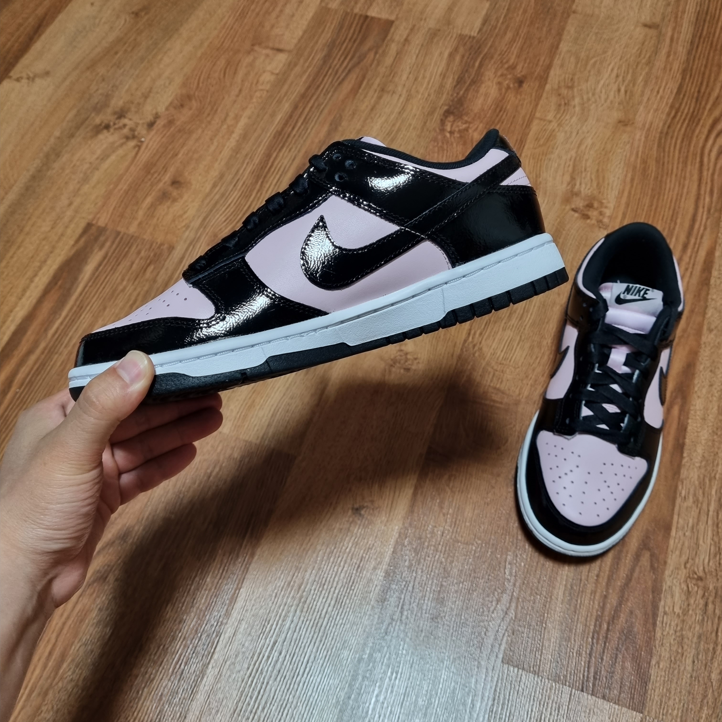 (W) Nike Dunk Low Essential Pink Foam Black 착용 스타일 - 1