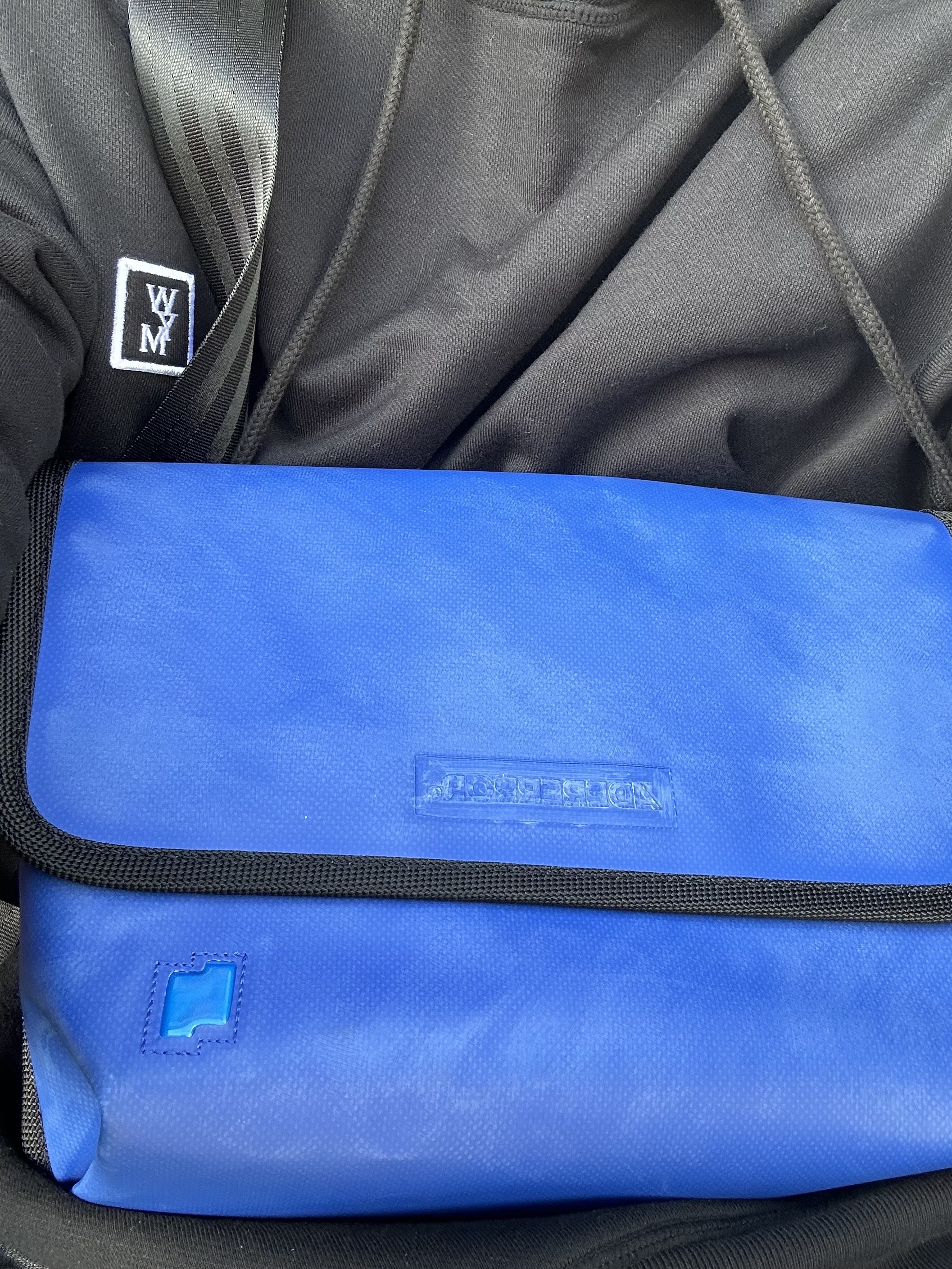 Ader Error Small Trace Esty Messanger Bag Z-Blue, Wooyoungmi Cotton White Back Logo Hoodie Black - 22FW 착용 스타일 - 2