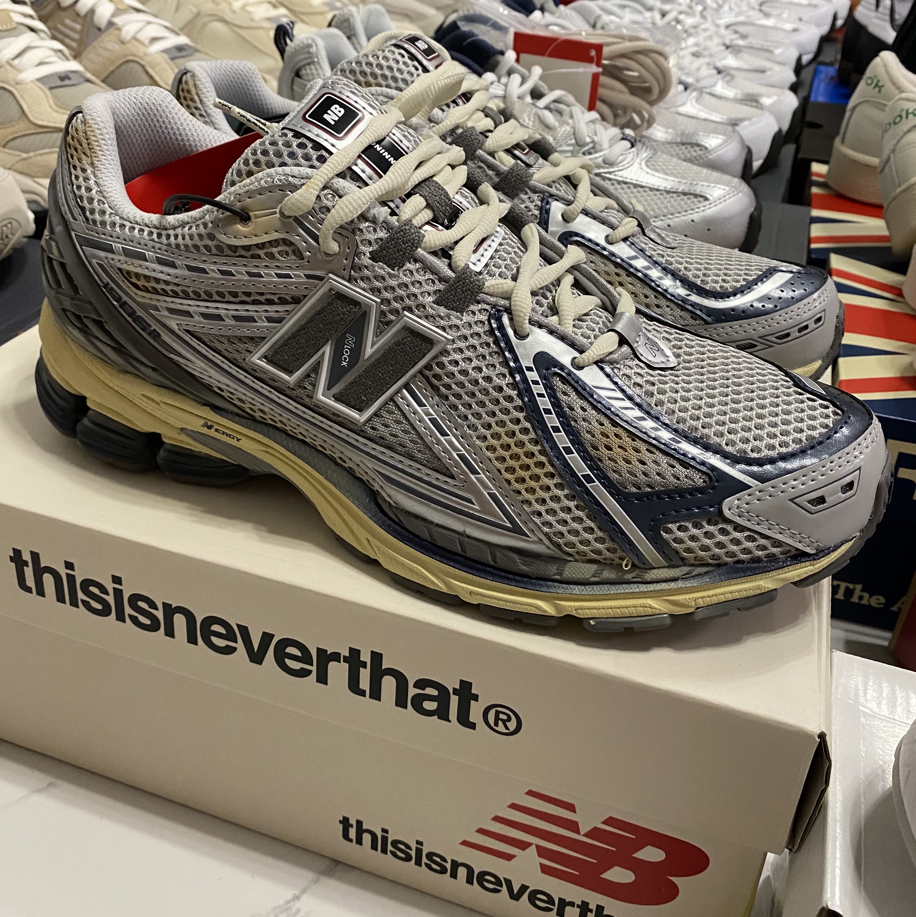 New Balance x Thisisneverthat 1906R 2022 Downtown Run 착용 스타일 - 3
