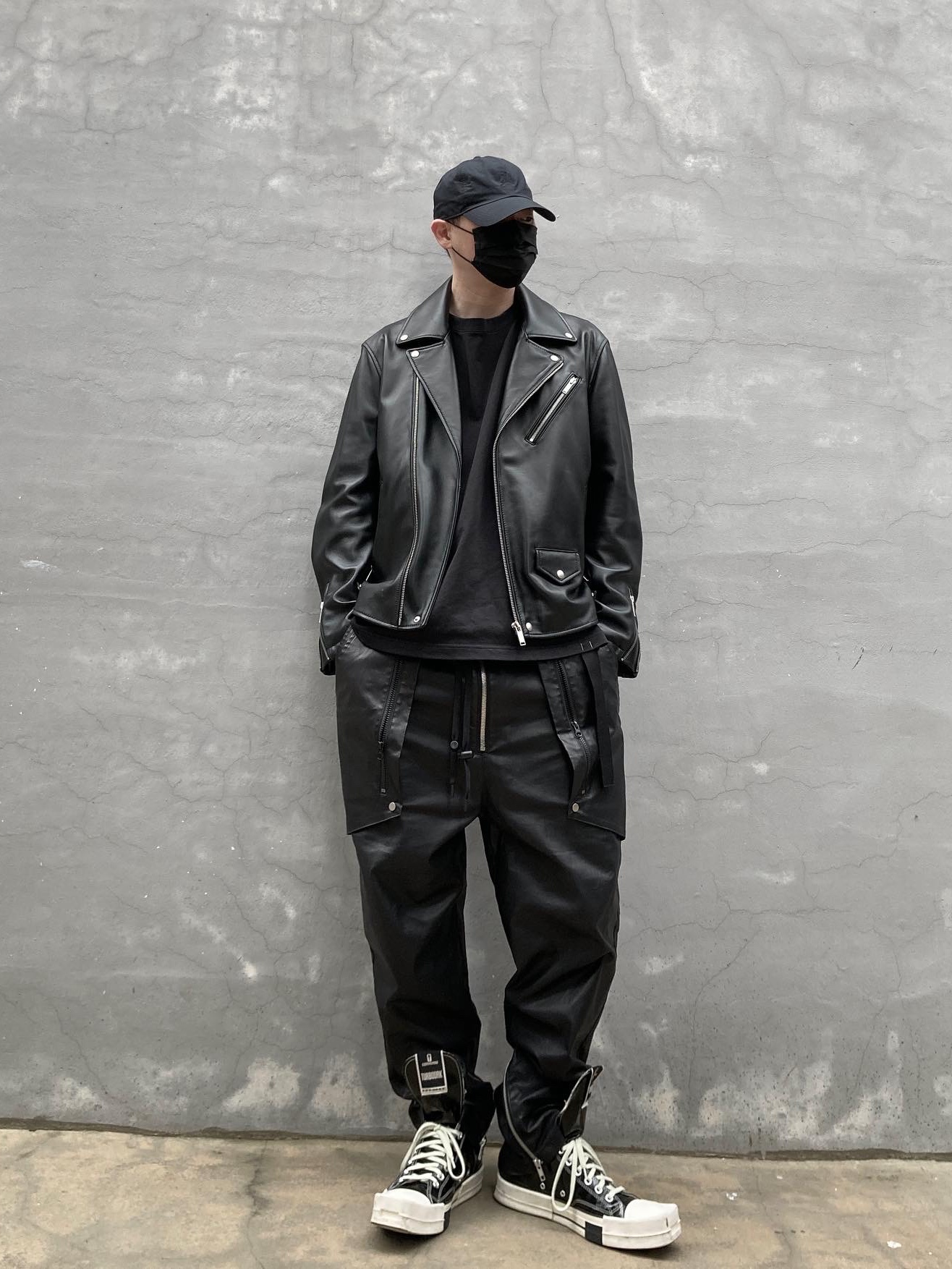 Converse x Drkshdw Turbodrk Chuck 70 Hi Black Lacquered Denim 착용 스타일 - 1