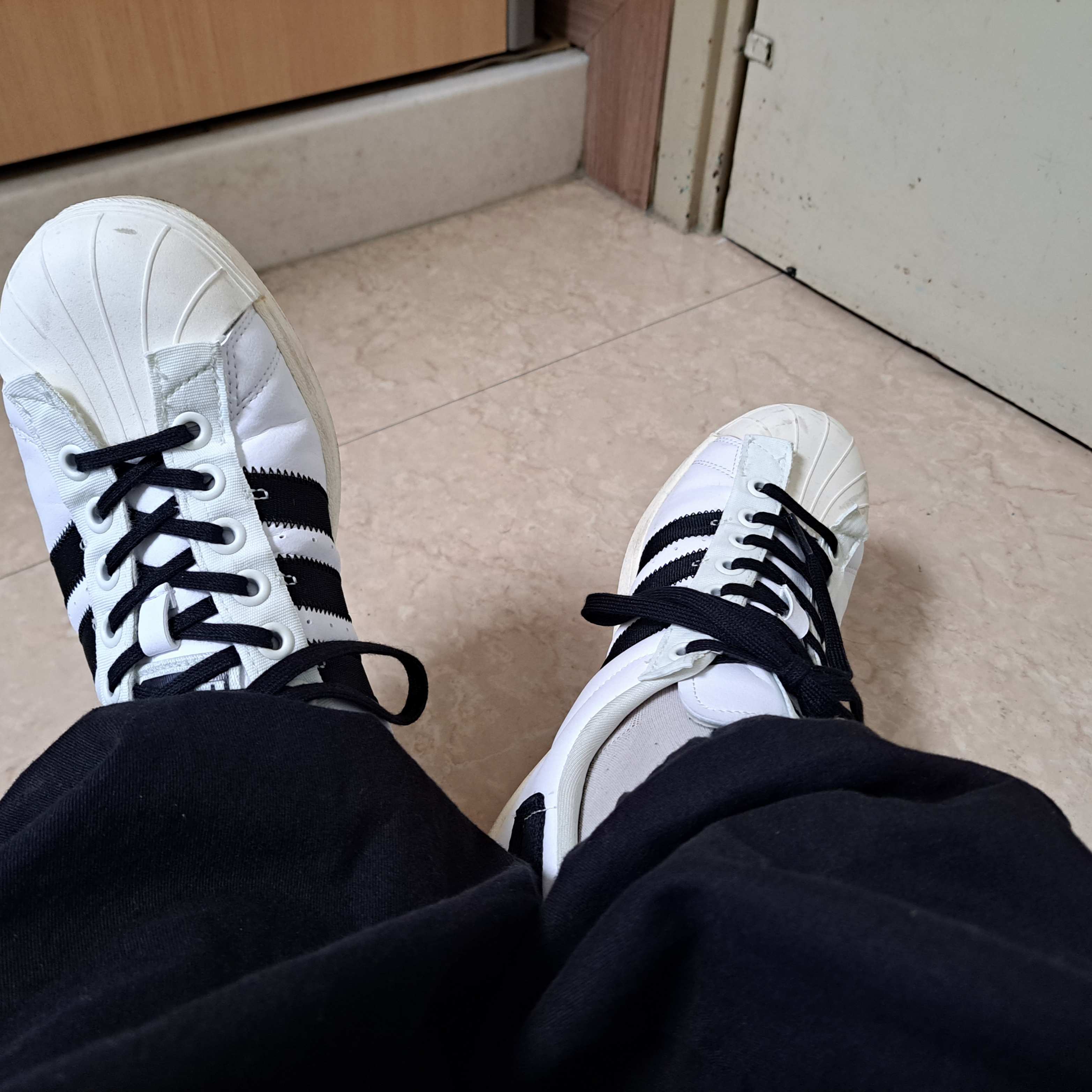 Adidas x Parley Superstar White 착용 스타일 - 5