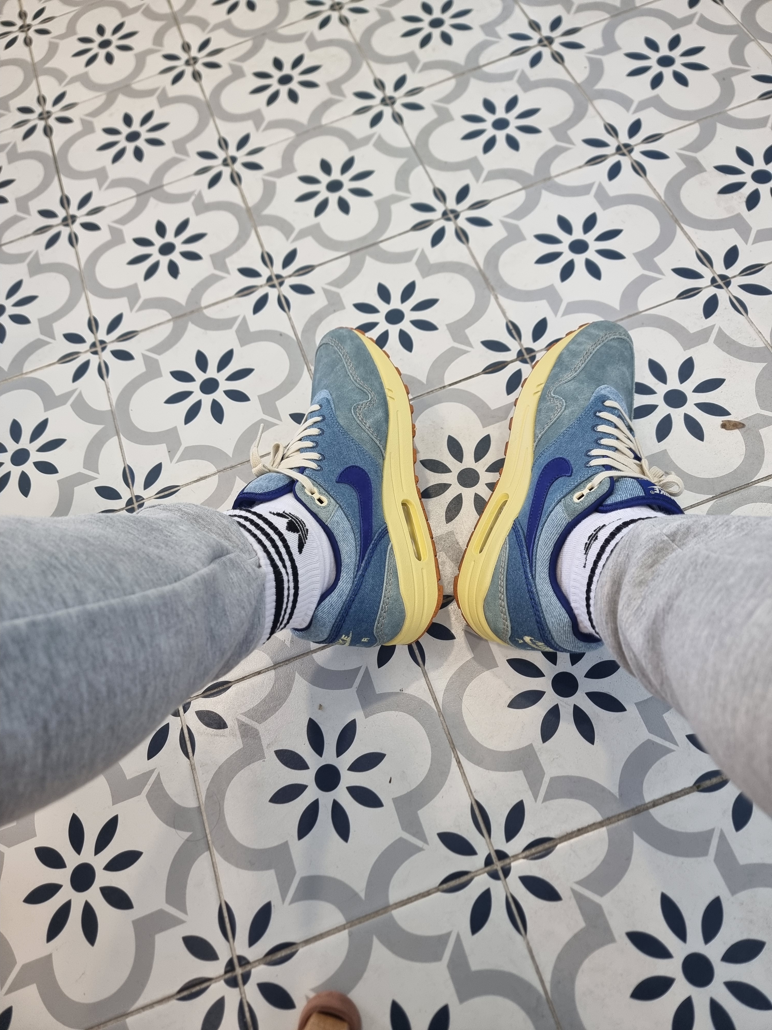 Nike Air Max 1 Premium Dirty Denim 착용 스타일 - 3