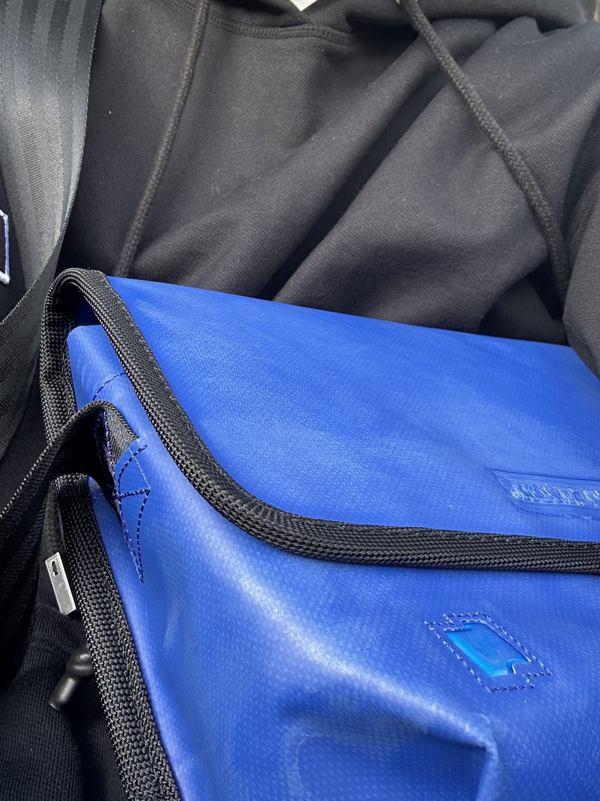 Ader Error Small Trace Esty Messanger Bag Z-Blue, Wooyoungmi Cotton White Back Logo Hoodie Black - 22FW 착용 스타일 - 1