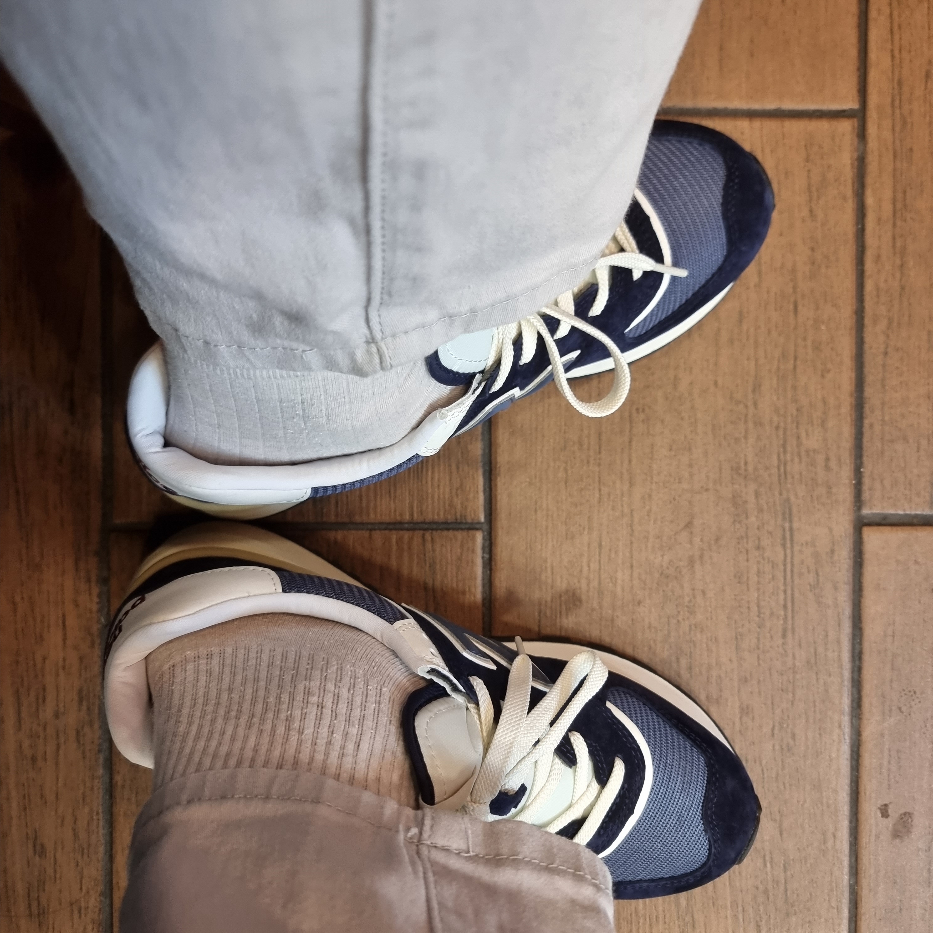 New Balance 574 Legacy Navy 착용 스타일