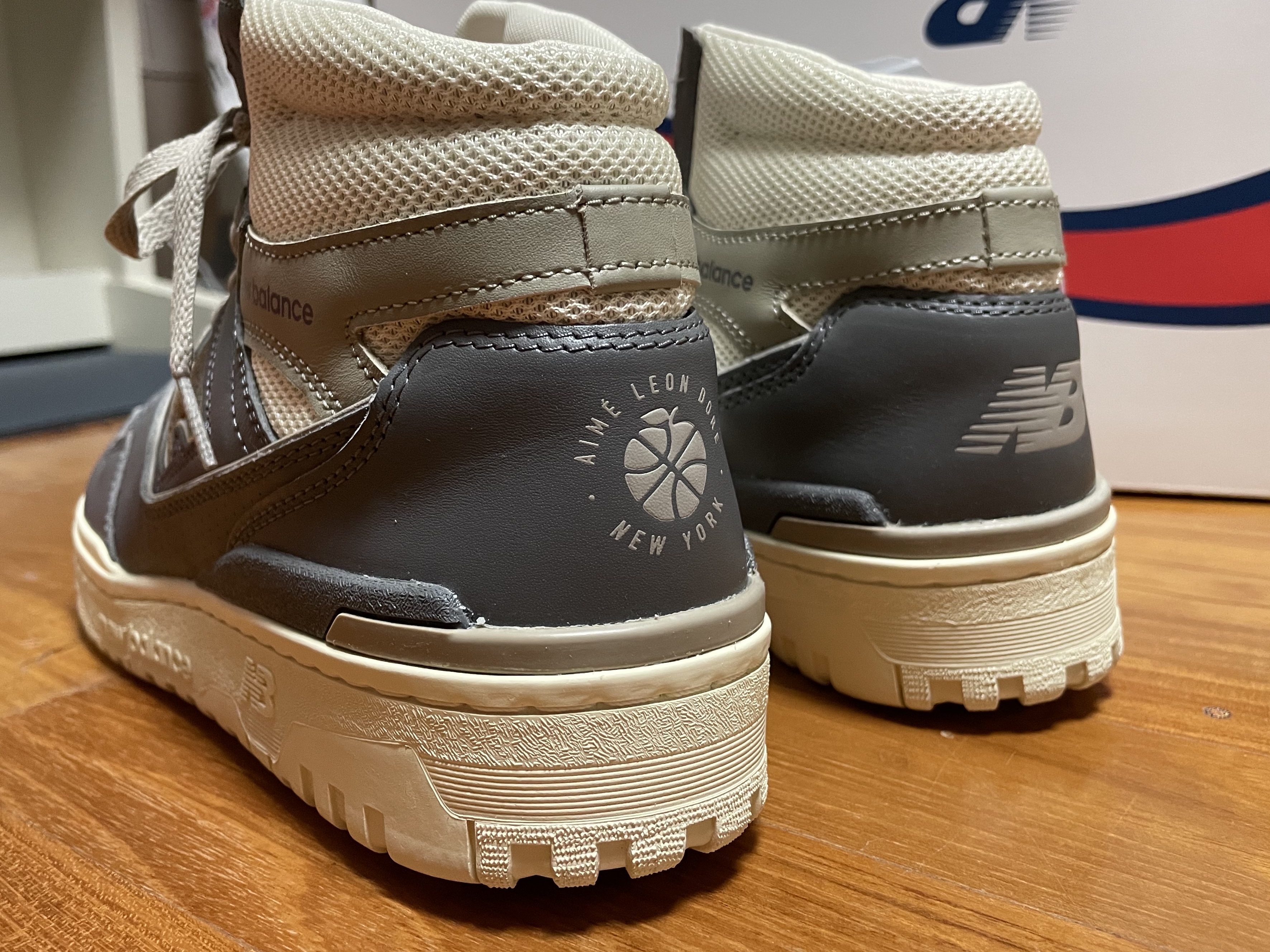 New Balance x Aime Leon Dore 650R Dark Grey 착용 스타일 - 3