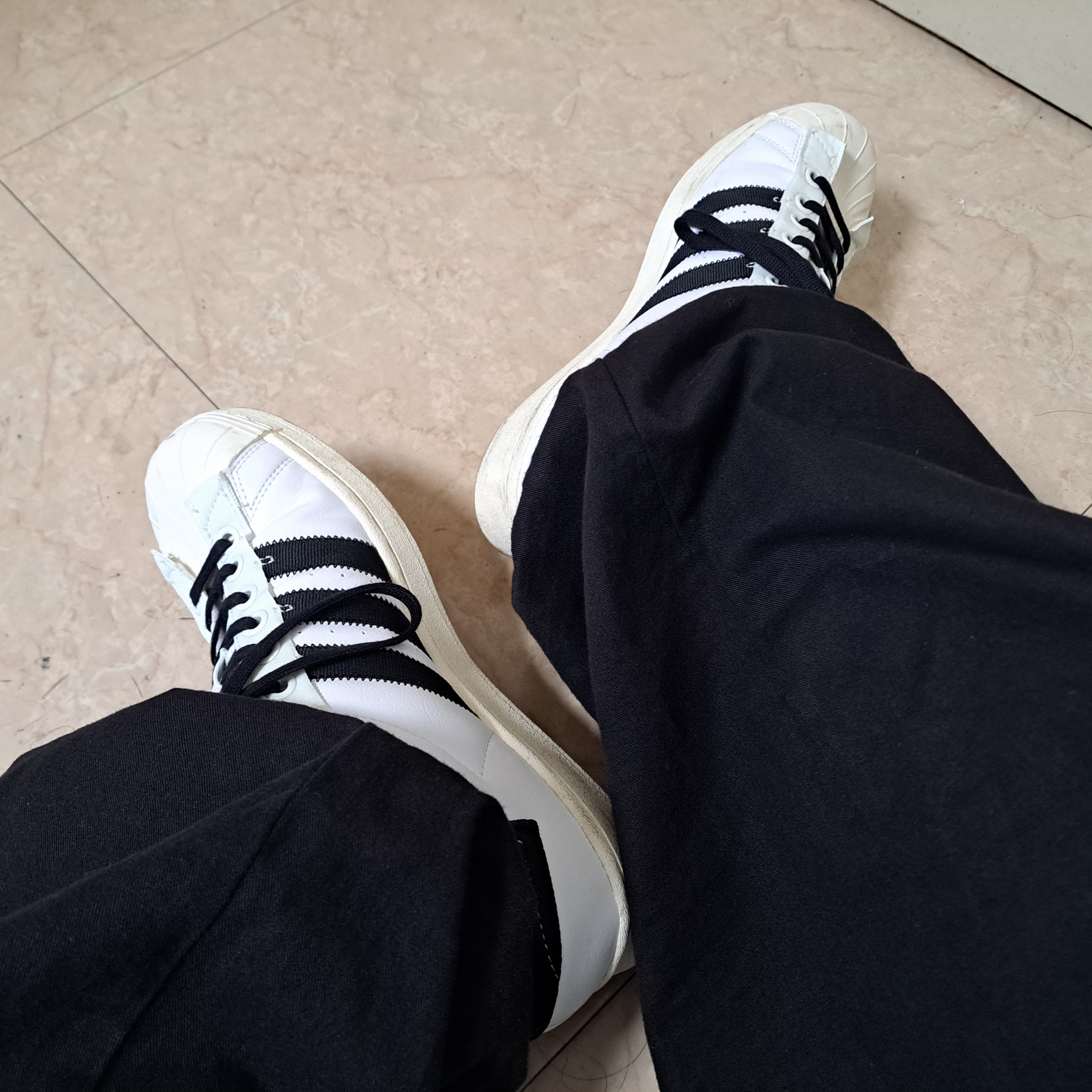 Adidas x Parley Superstar White 착용 스타일 - 4