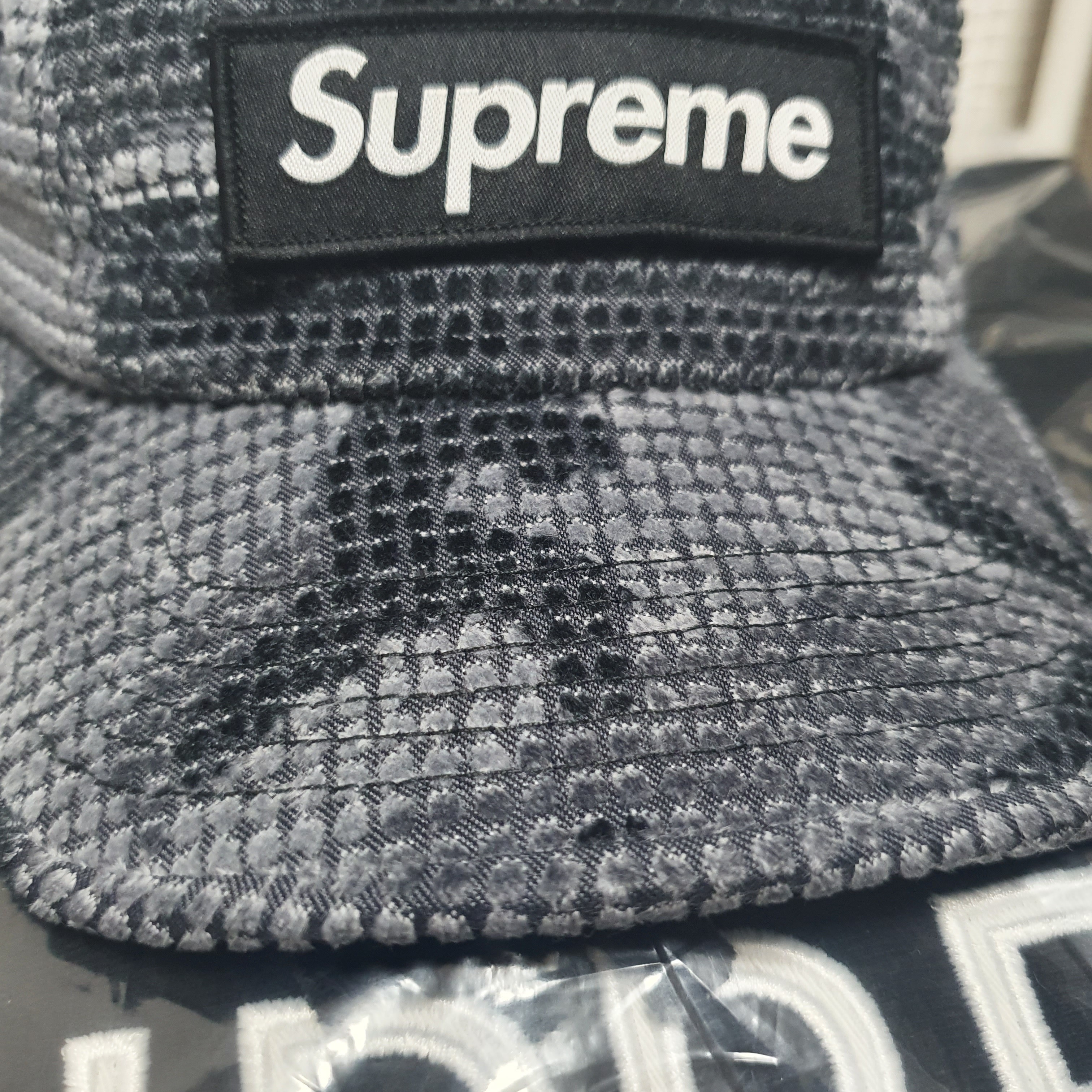 Supreme Camo Grid Velvet Camp Cap Black Camo - 22FW 착용 스타일