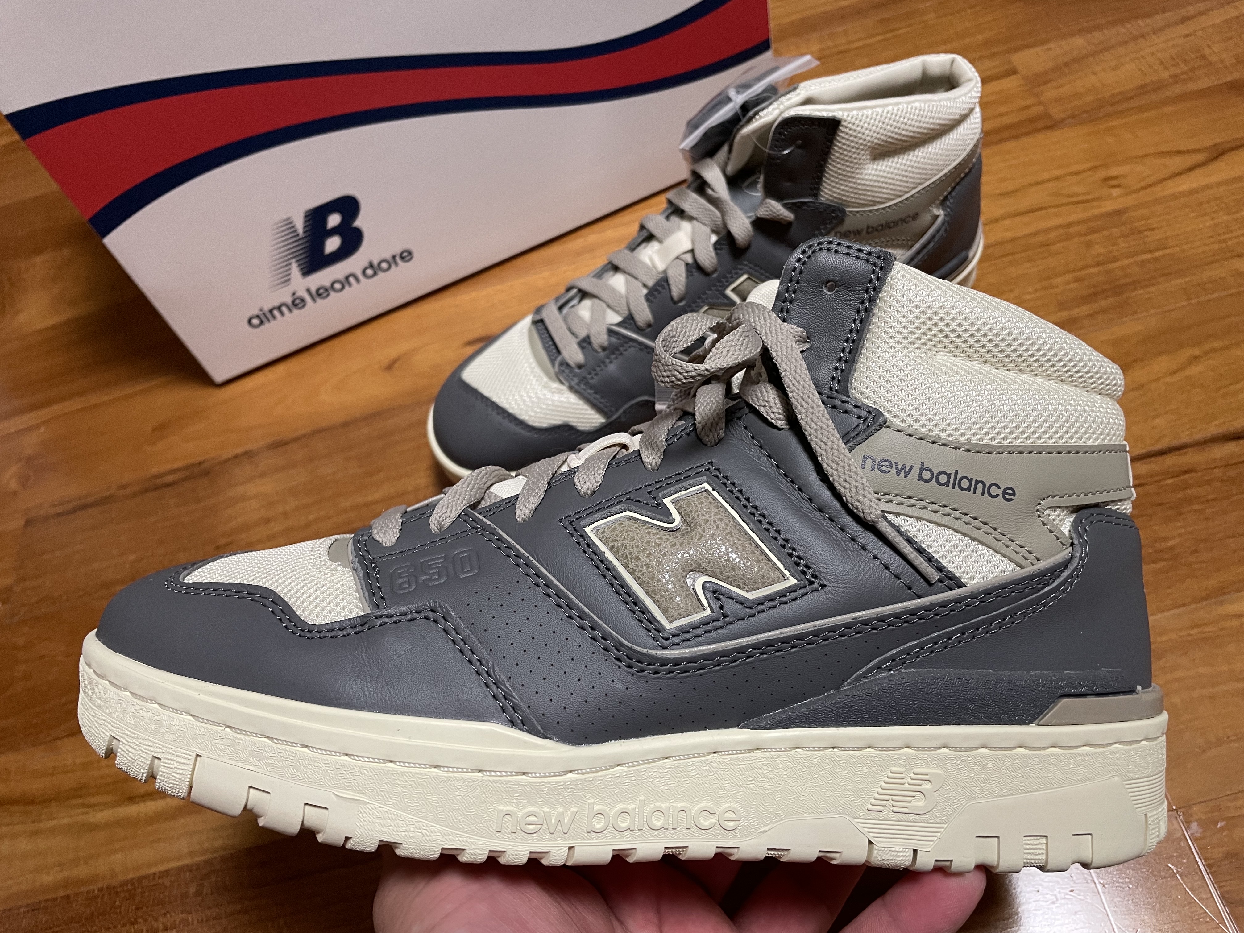 New Balance x Aime Leon Dore 650R Dark Grey 착용 스타일 - 4