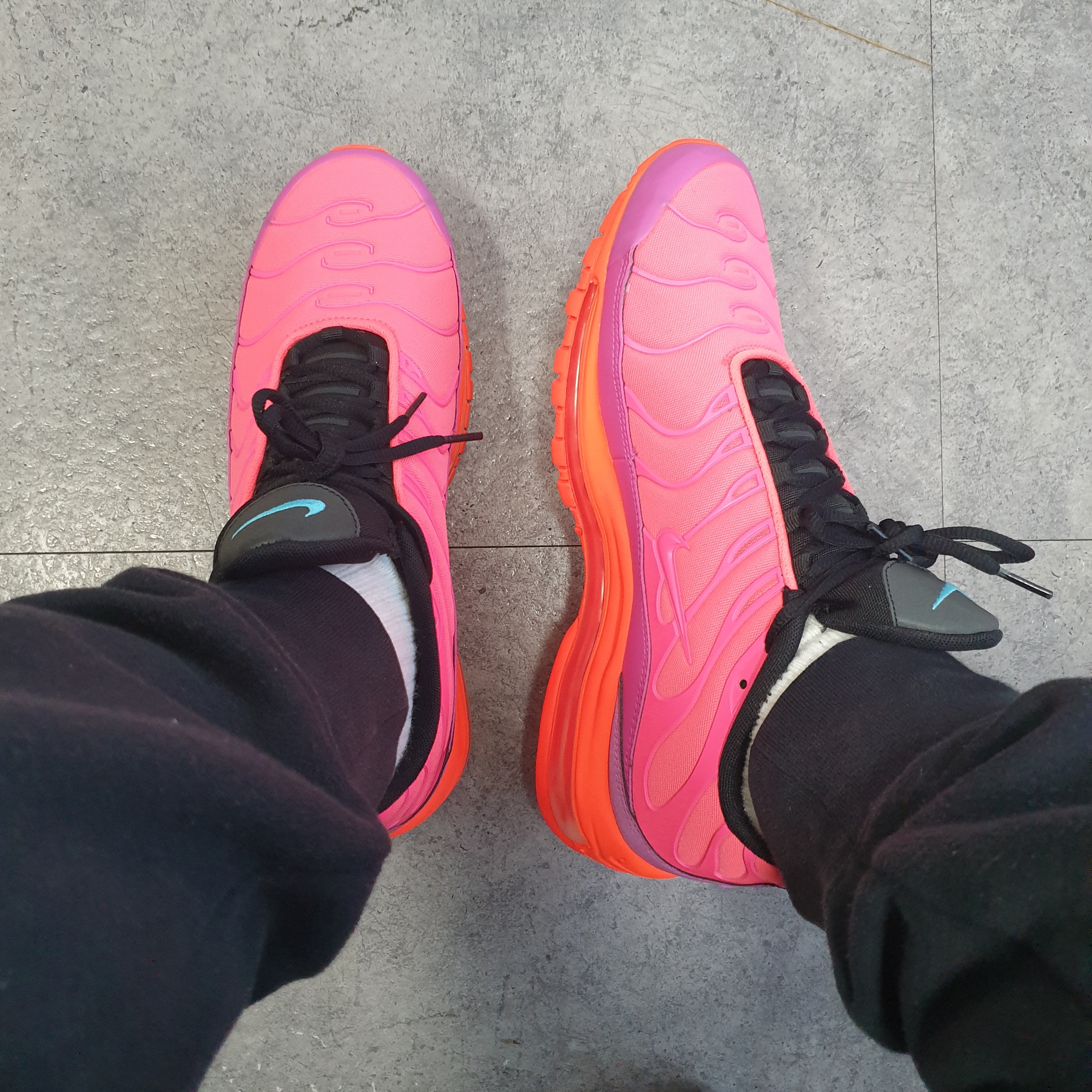 Nike Air Max Plus 97 Racer Pink Hyper Magenta 착용 스타일 - 5
