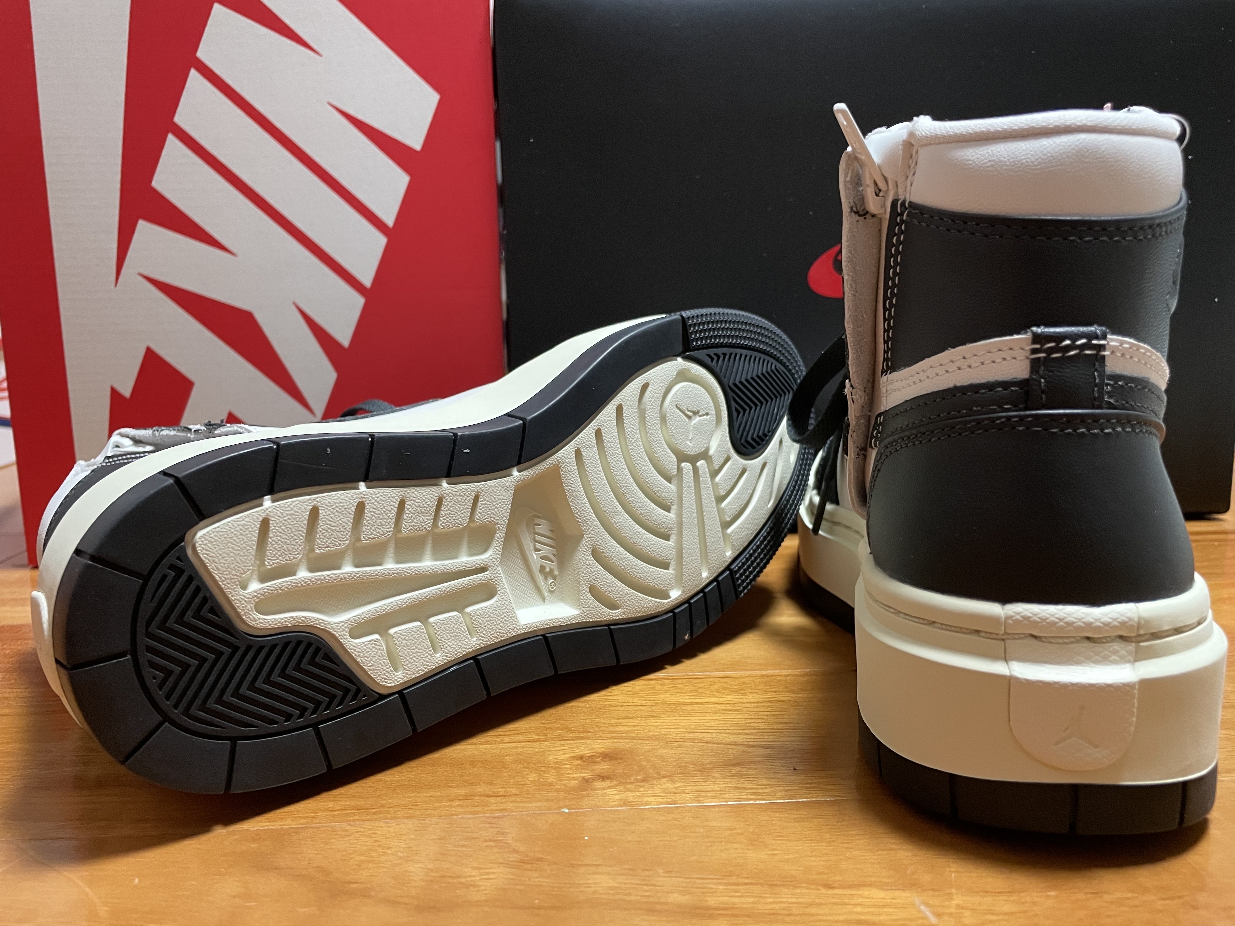 (W) Jordan 1 Elevate High Dark Ash 착용 스타일 - 5