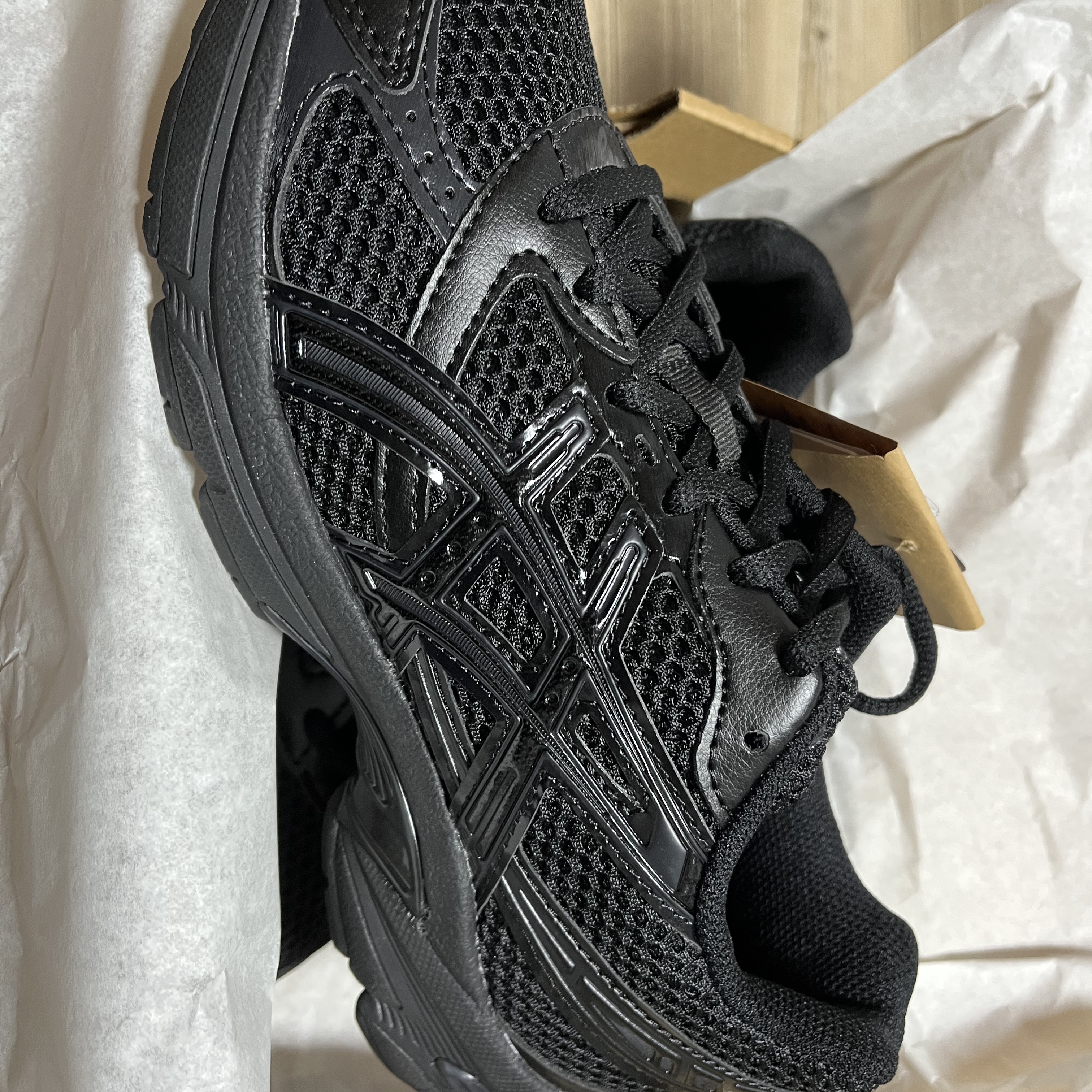 Asics Gel-1130 Black Graphite Grey 착용 스타일 - 2
