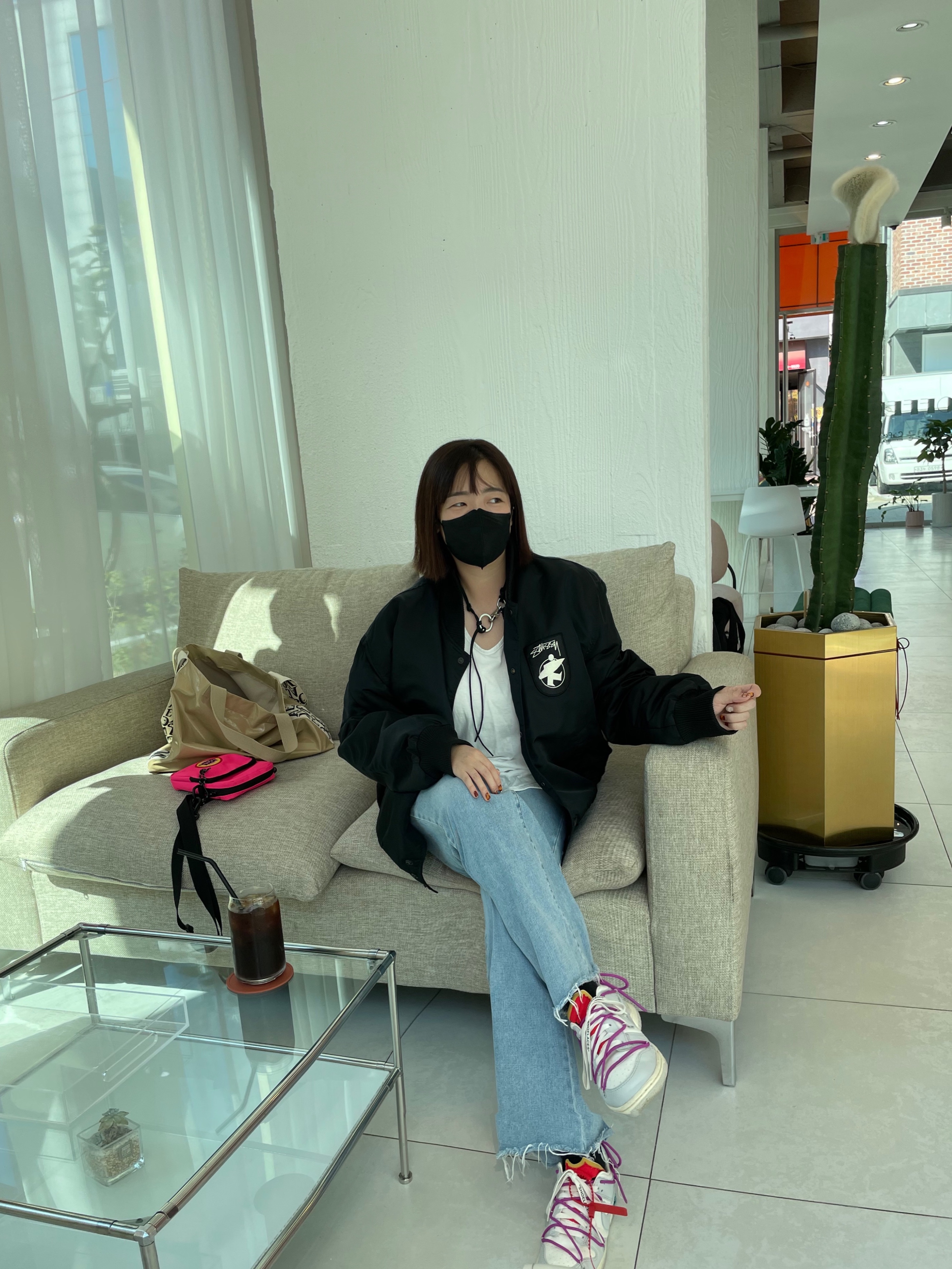 Stussy Surfman Stadium Jacket Black, Our Legacy Ladon Leather Keychain Black 착용 스타일 - 2