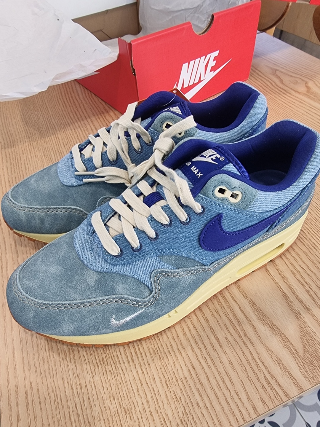 Nike Air Max 1 Premium Dirty Denim 착용 스타일 - 1