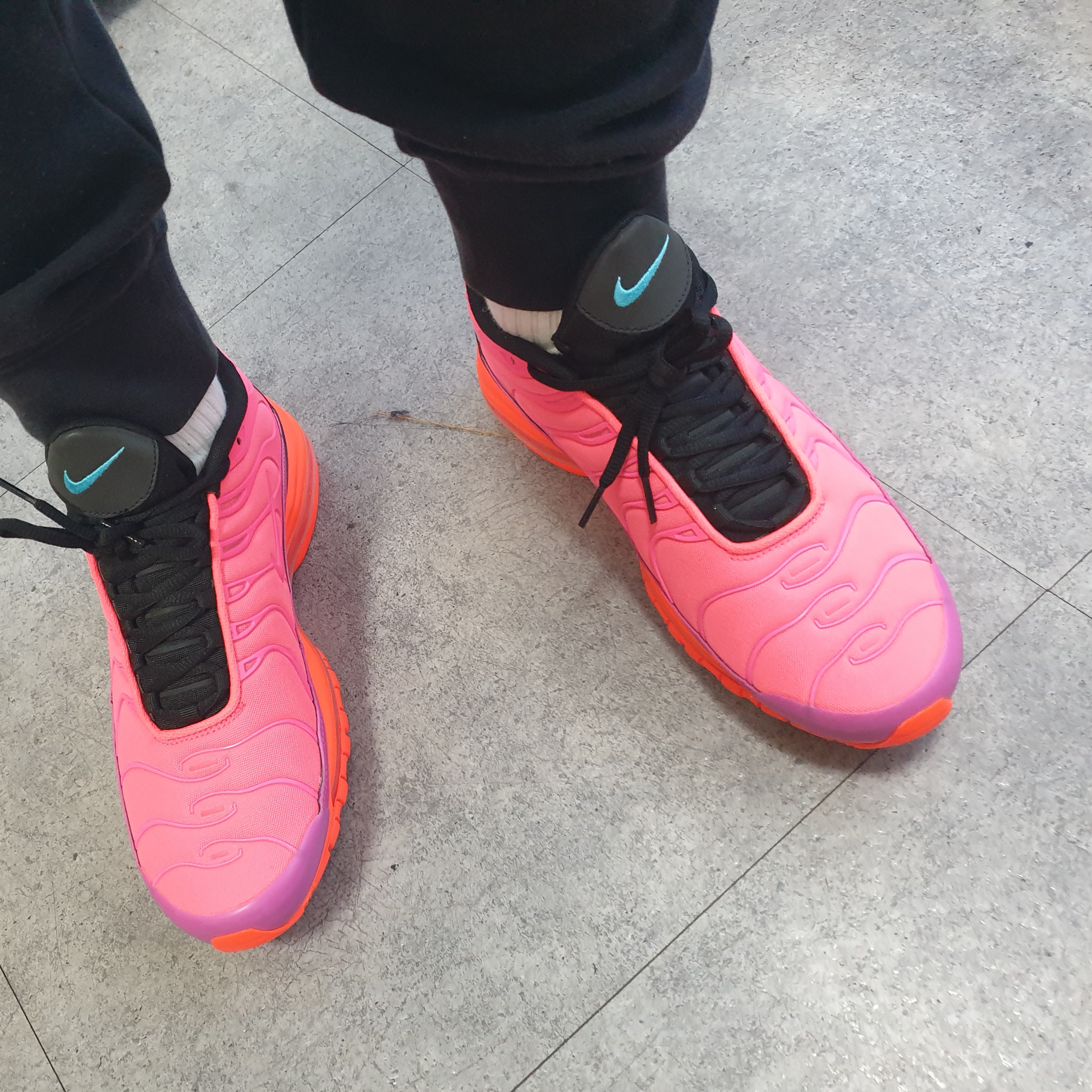 Nike Air Max Plus 97 Racer Pink Hyper Magenta 착용 스타일 - 2