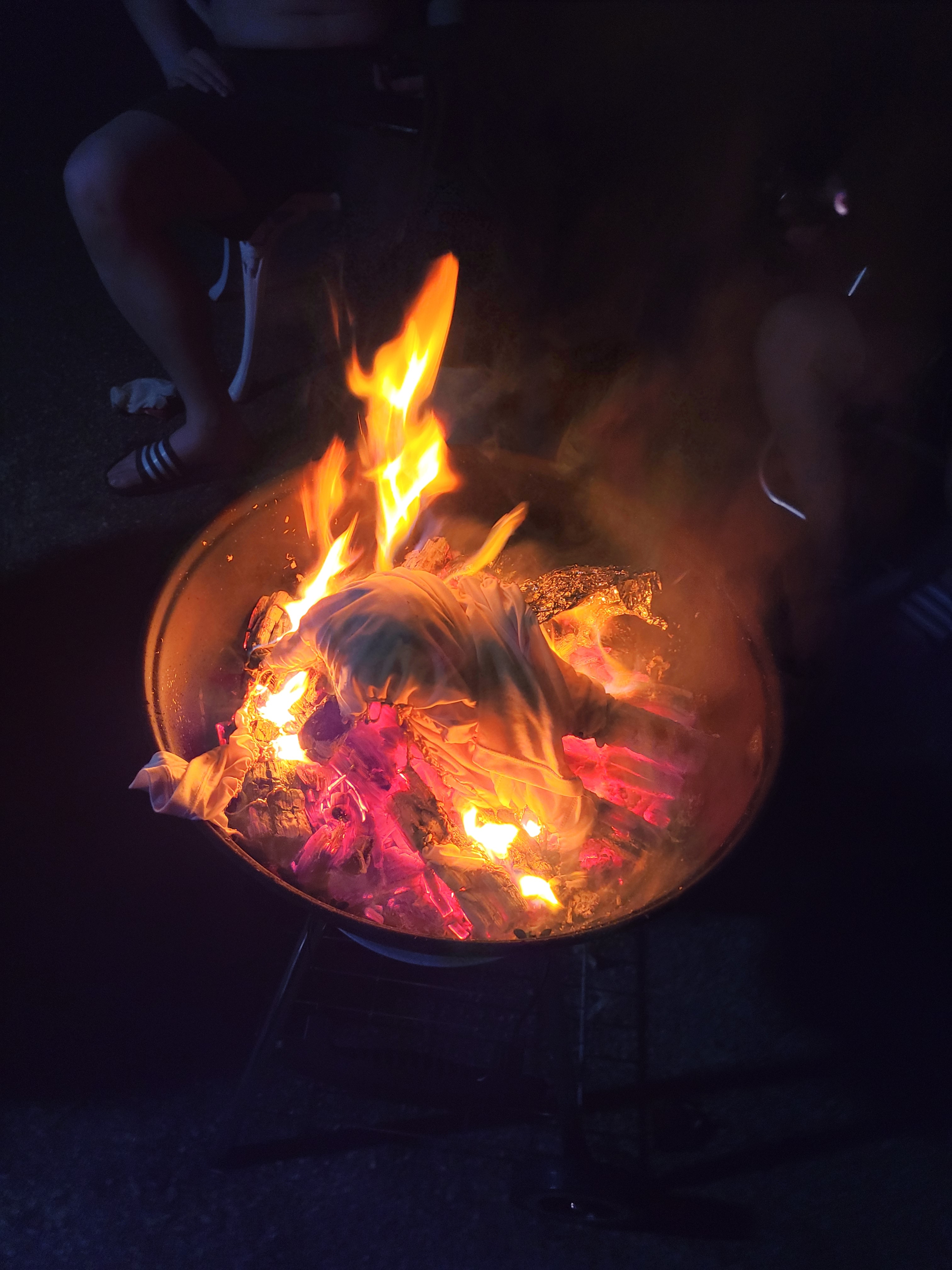 Supreme Lawn Chair Red - 20SS, Supreme Hanes Tagless T-Shirt White (3 Pack) 착용 스타일 - 3
