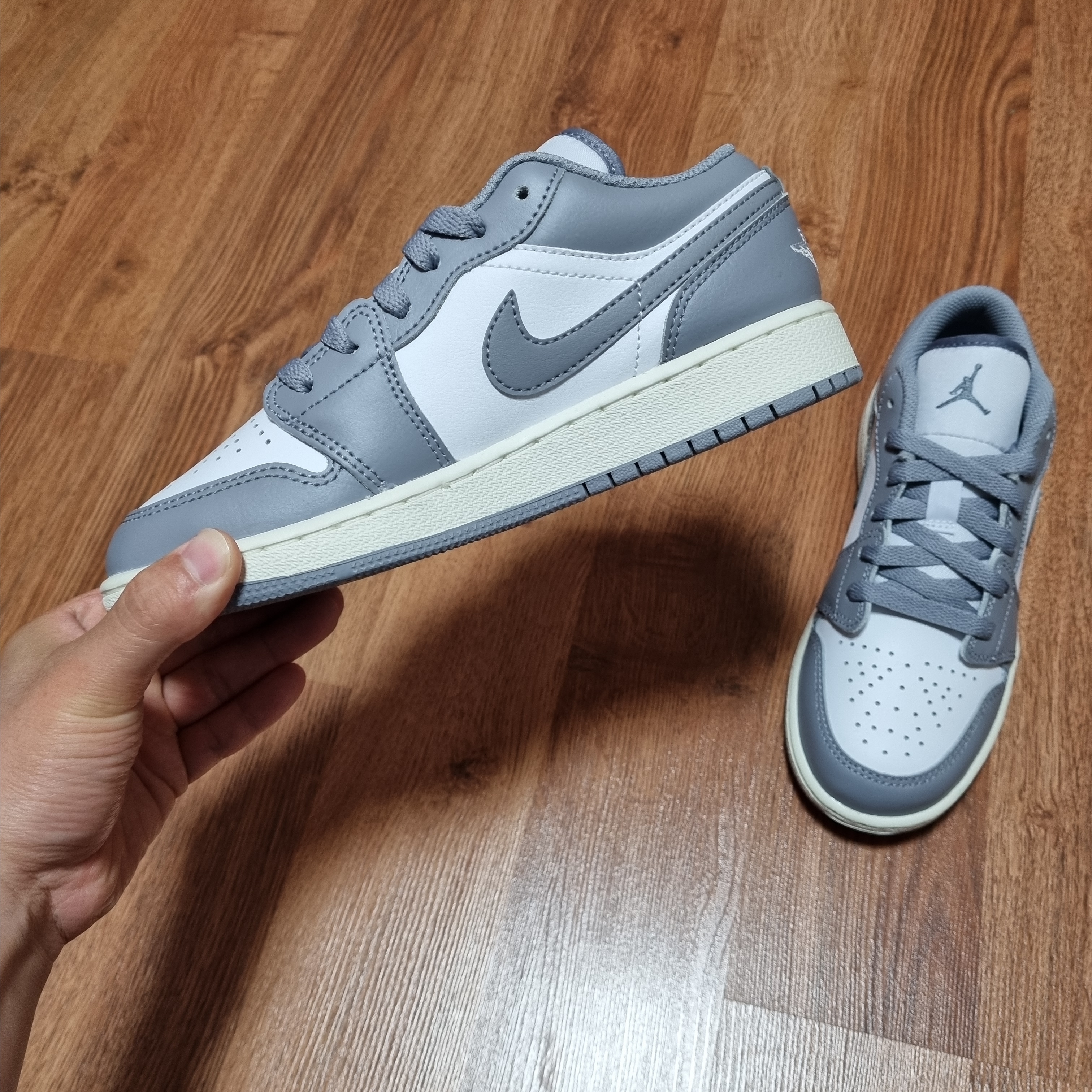 (GS) Jordan 1 Low Stealth and White 착용 스타일 - 1