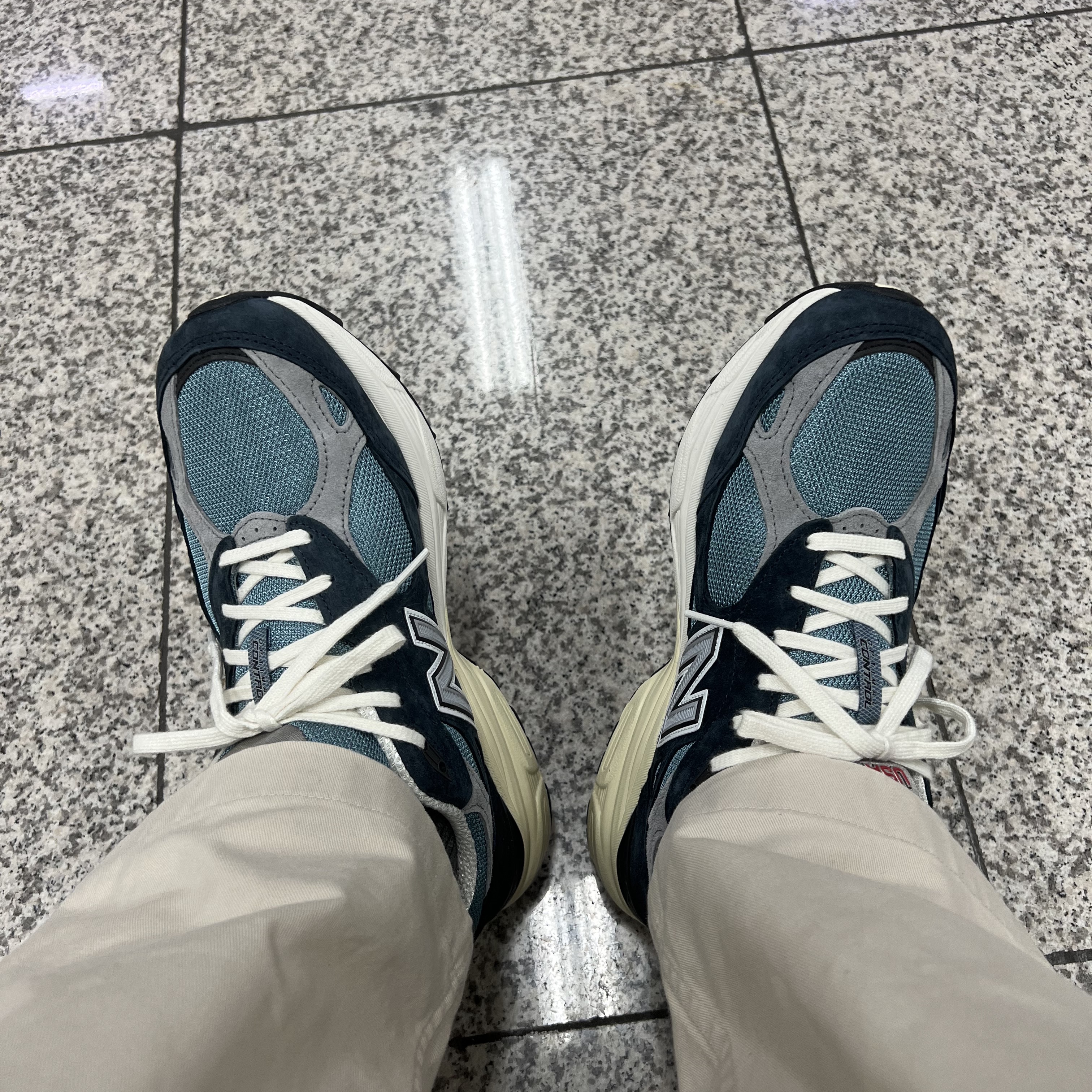 New Balance 990v3 Made in USA Navy Spring Tide 착용 스타일