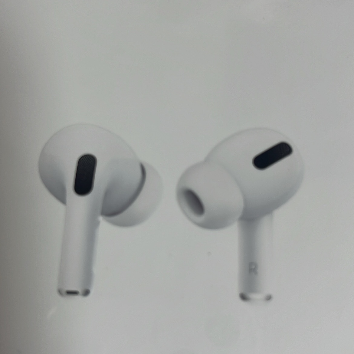 Apple AirPods Pro with MagSafe Charging Case (Korean Ver.) 착용 스타일